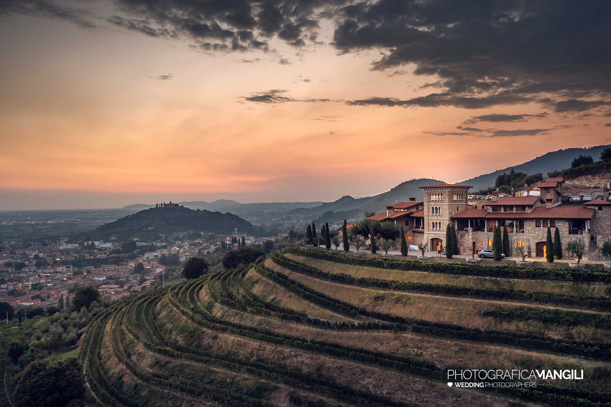055 fotografo matrimonio reportage wedding sposi panorama tramonto villa mattioli lesmo monza brianza 055 fotografo matrimonio reportage wedding sposi panorama tramonto villa mattioli lesmo monza brianza