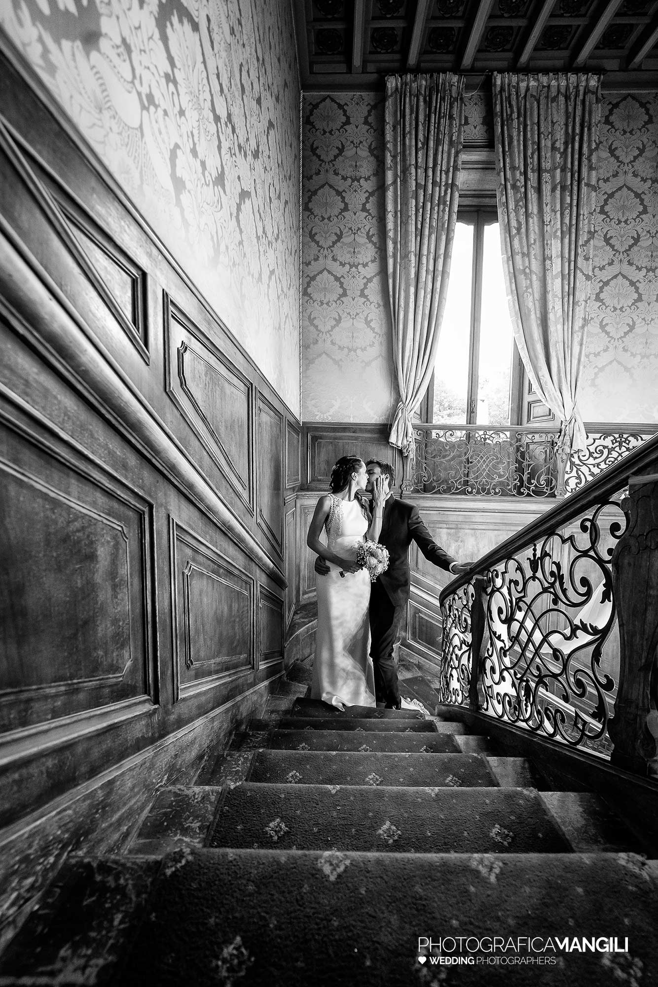 055 reportage foto matrimonio wedding ritratto sposi scala villa orsini colonna imbersago lecco 055 reportage foto matrimonio wedding ritratto sposi scala villa orsini colonna imbersago lecco