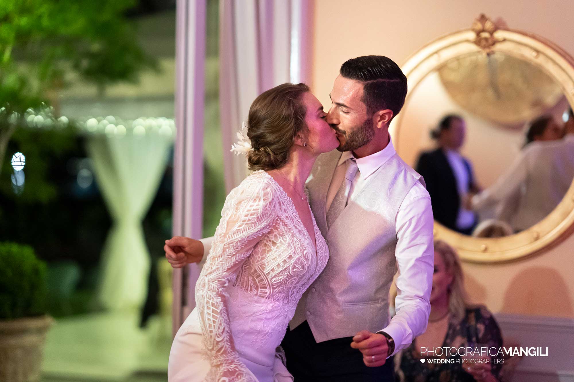 056 fotografo matrimonio reportage wedding ritratto sposi bacio villa geno como 056 fotografo matrimonio reportage wedding ritratto sposi bacio villa geno como