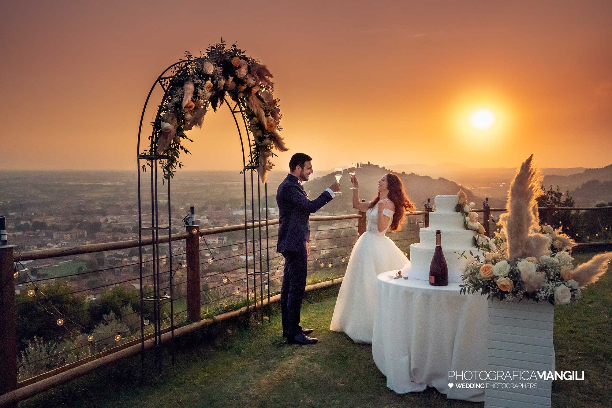 056 fotografo matrimonio reportage wedding sposi ritratto tramonto brindisi villa mattioli lesmo monza brianza 056 fotografo matrimonio reportage wedding sposi ritratto tramonto brindisi villa mattioli lesmo monza brianza