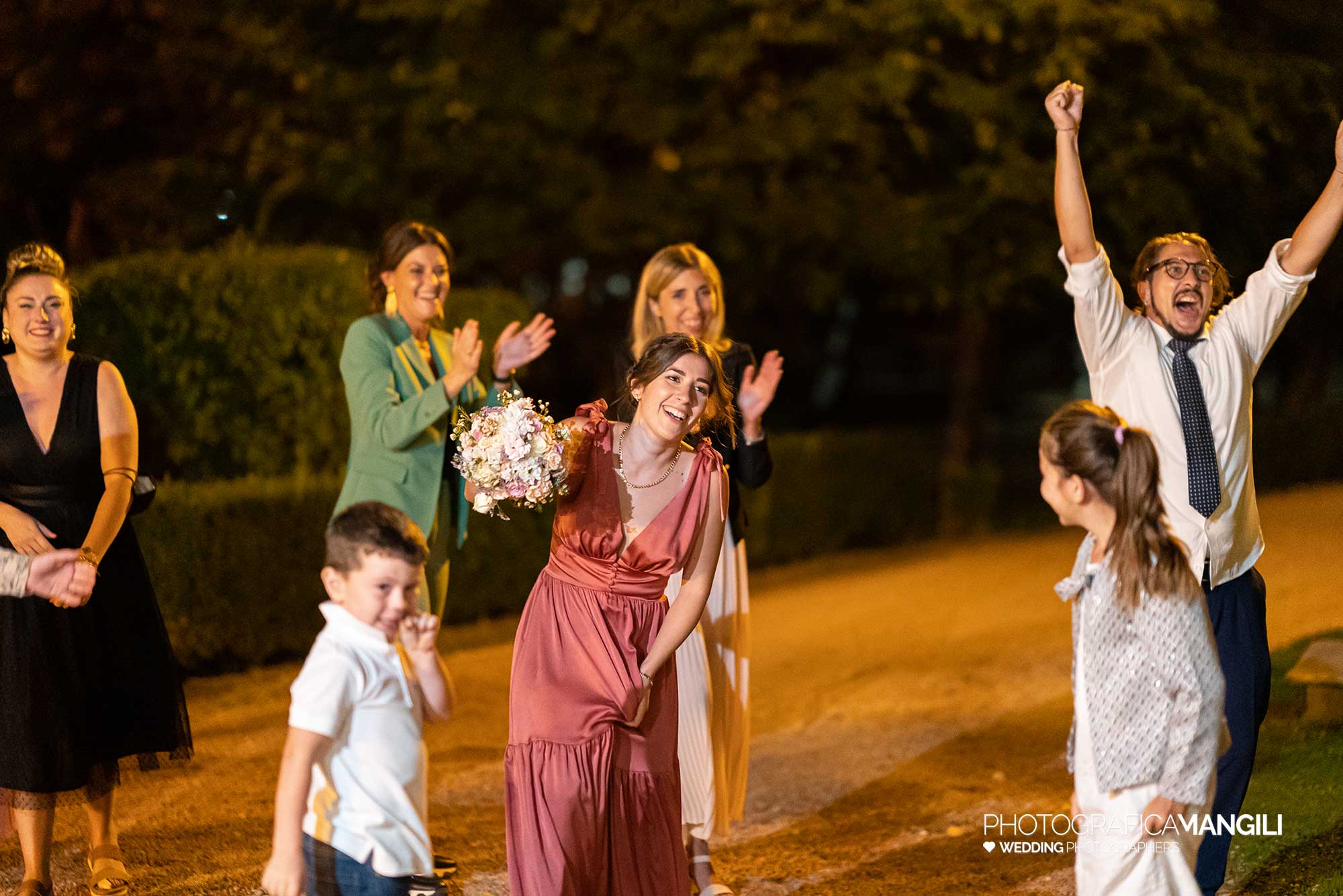 058 fotografo matrimonio reportage wedding ritratto sposa lancio bouquet villa mattioli lesmo monza brianza 058 fotografo matrimonio reportage wedding ritratto sposa lancio bouquet villa mattioli lesmo monza brianza