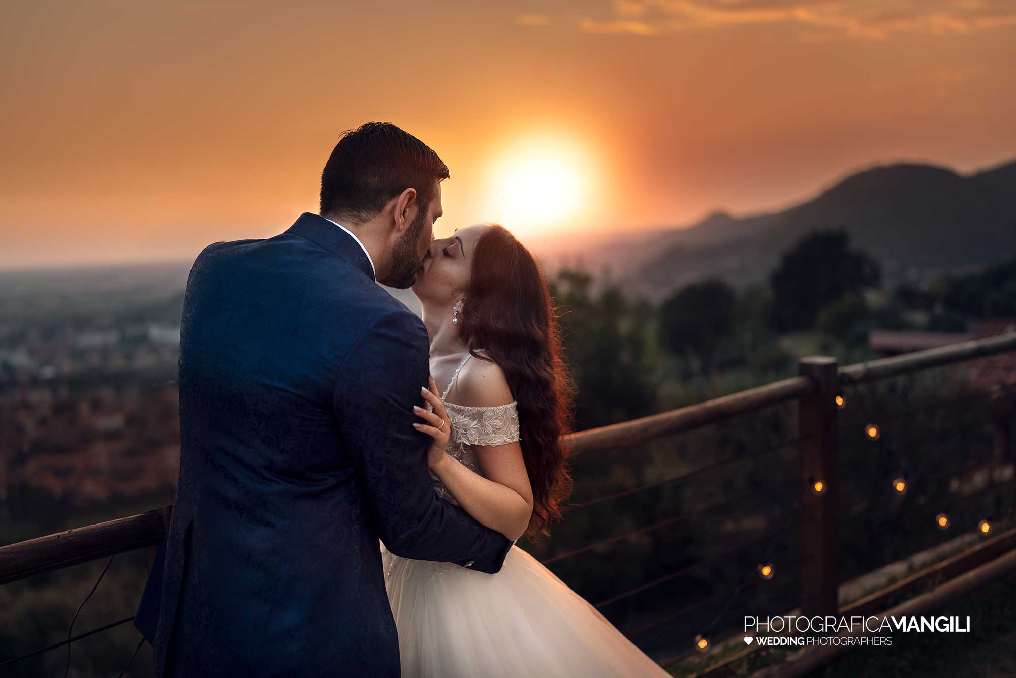 059 fotografo matrimonio reportage wedding sposi ritratto tramonto bacio romanticovilla mattioli lesmo monza brianza 059 fotografo matrimonio reportage wedding sposi ritratto tramonto bacio romanticovilla mattioli lesmo monza brianza