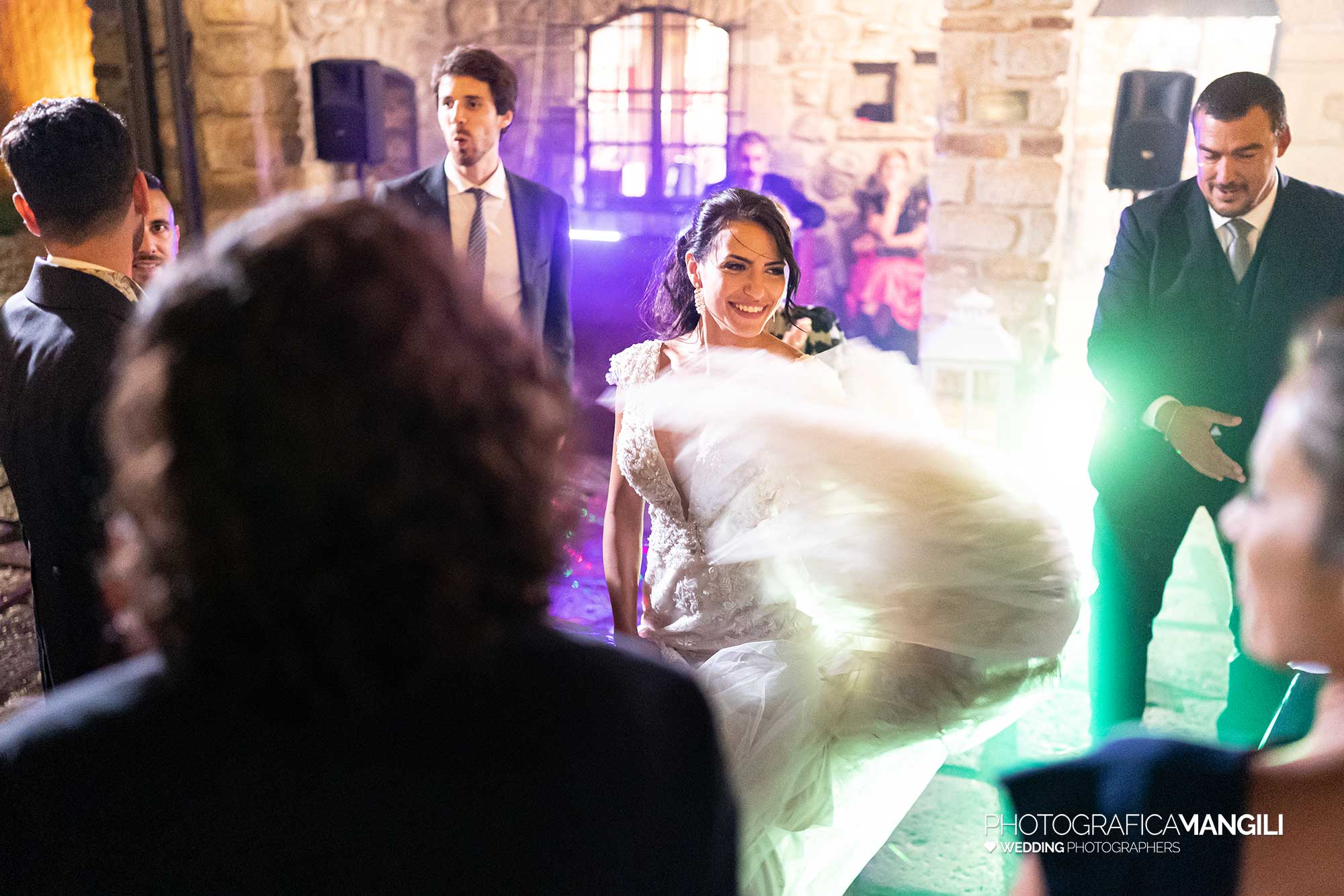 060 fotografo matrimonio reportage real wedding balli sposi festa amici danza castello rossino calolziocorte lago como lecco 060 fotografo matrimonio reportage real wedding balli sposi festa amici danza castello rossino calolziocorte lago como lecco