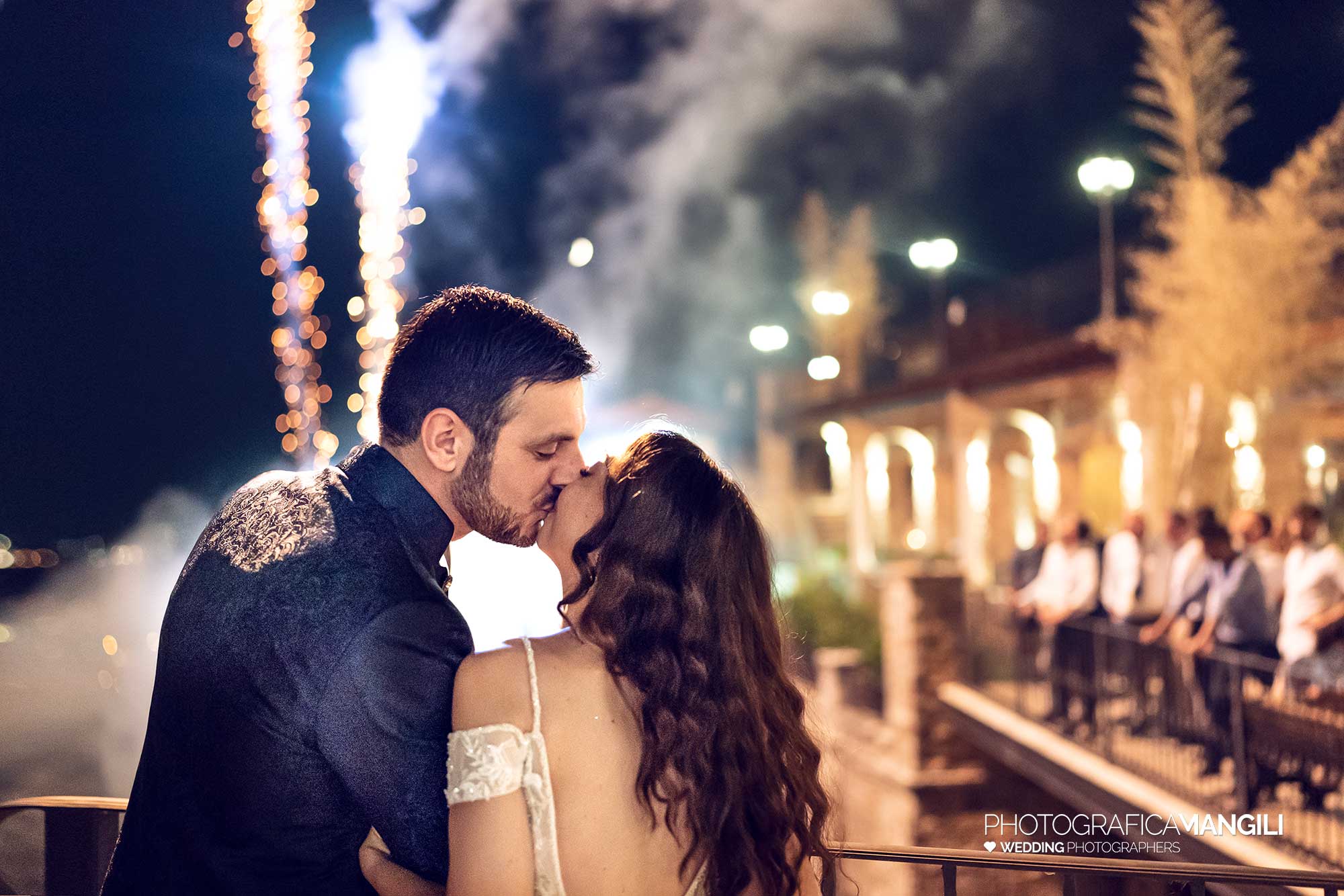 060 fotografo matrimonio reportage wedding sposi ritratto bacio fuochi artificio villa mattioli lesmo monza brianza 060 fotografo matrimonio reportage wedding sposi ritratto bacio fuochi artificio villa mattioli lesmo monza brianza