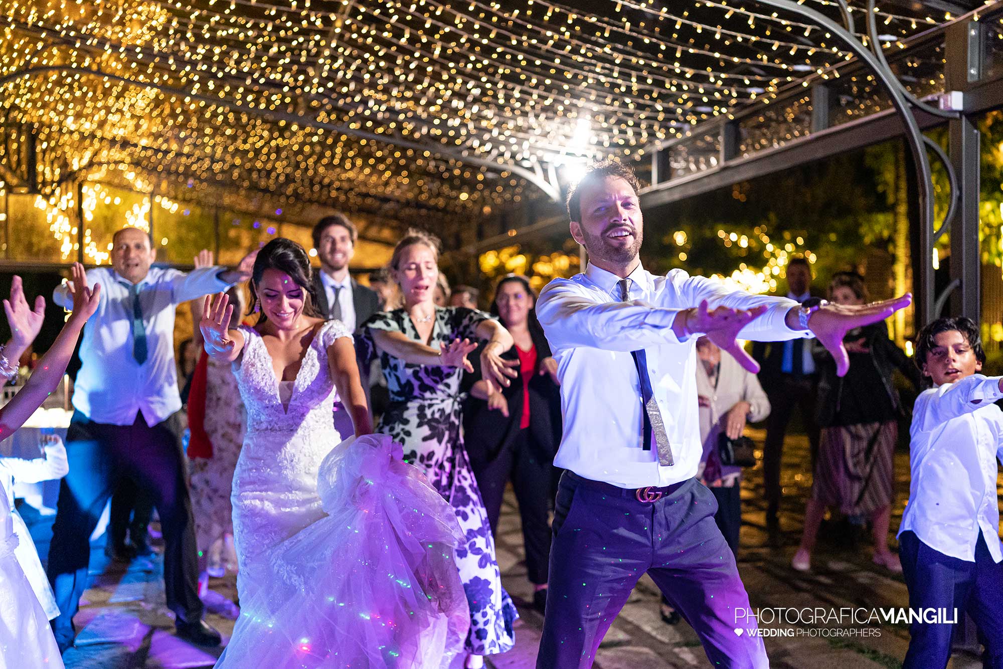 061 fotografo matrimonio reportage real wedding balli sposi festa amici danza castello rossino calolziocorte lago como lecco 061 fotografo matrimonio reportage real wedding balli sposi festa amici danza castello rossino calolziocorte lago como lecco