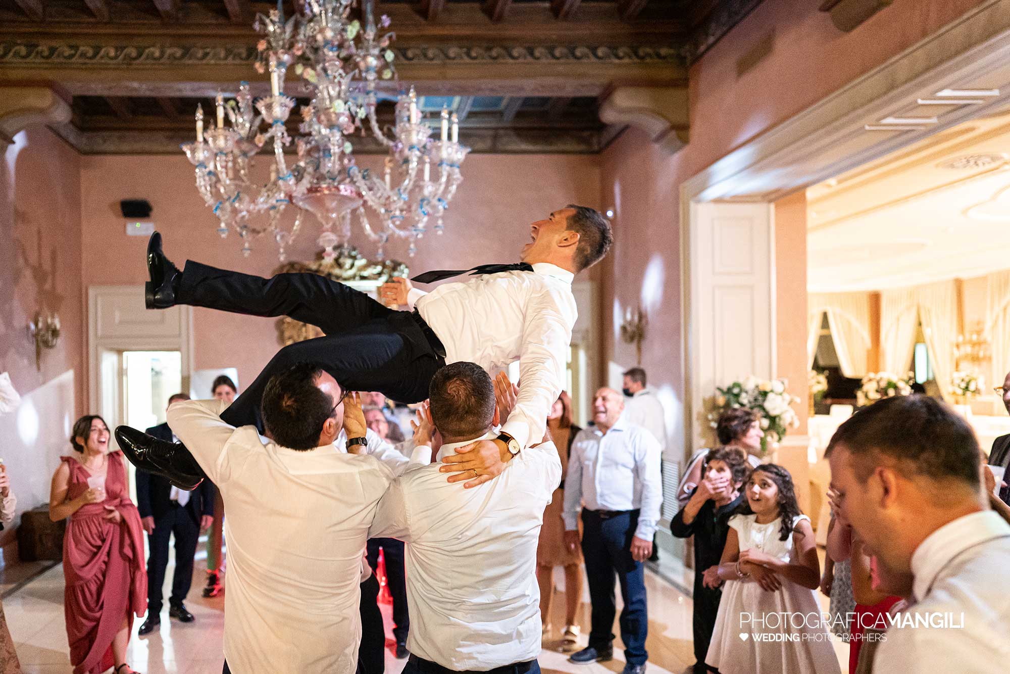 061 fotografo matrimonio reportage wedding ritratto lancio sposo villa mattioli lesmo monza brianza 061 fotografo matrimonio reportage wedding ritratto lancio sposo villa mattioli lesmo monza brianza