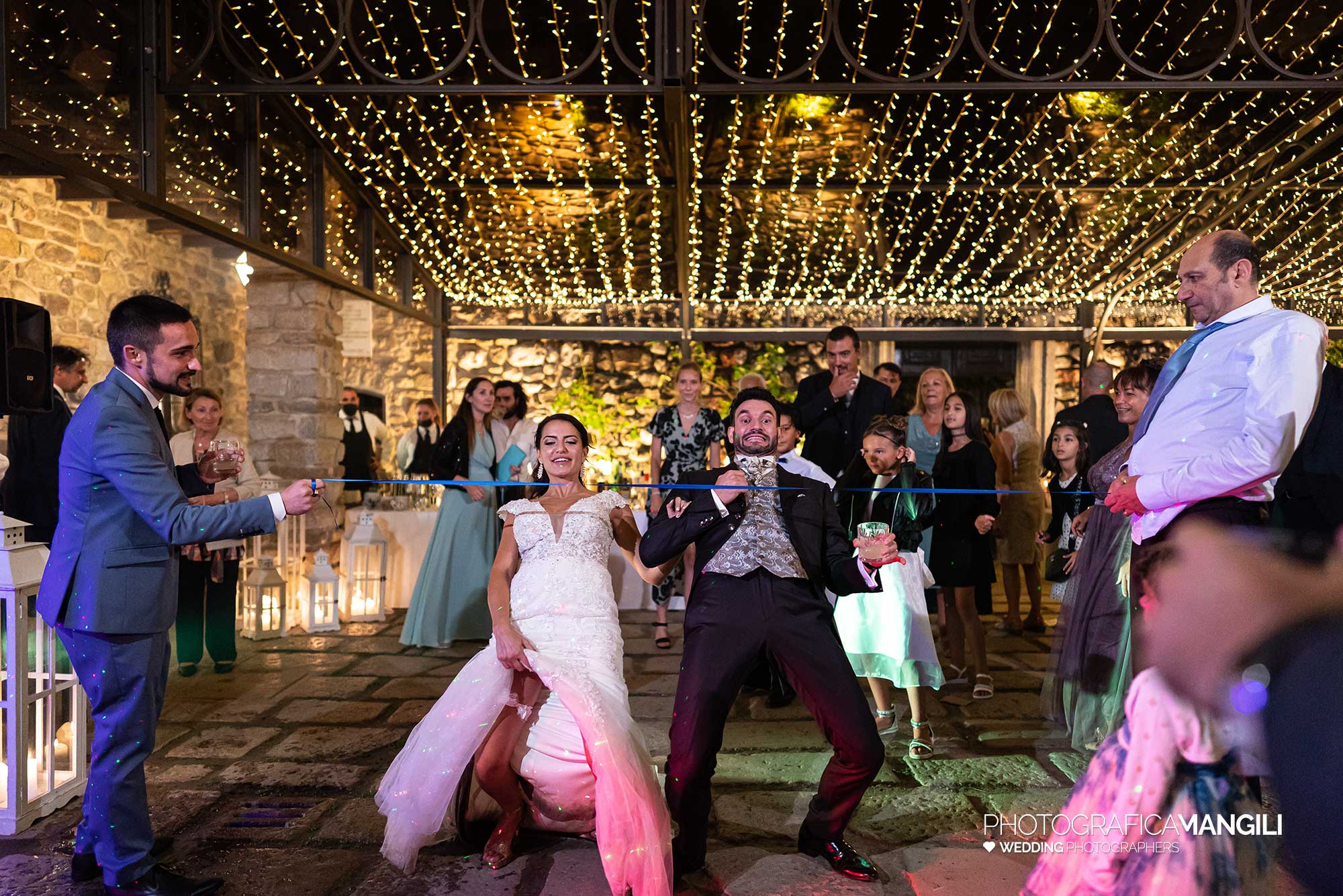062 fotografo matrimonio reportage real wedding balli sposi festa amici danza castello rossino calolziocorte lago como lecco 062 fotografo matrimonio reportage real wedding balli sposi festa amici danza castello rossino calolziocorte lago como lecco