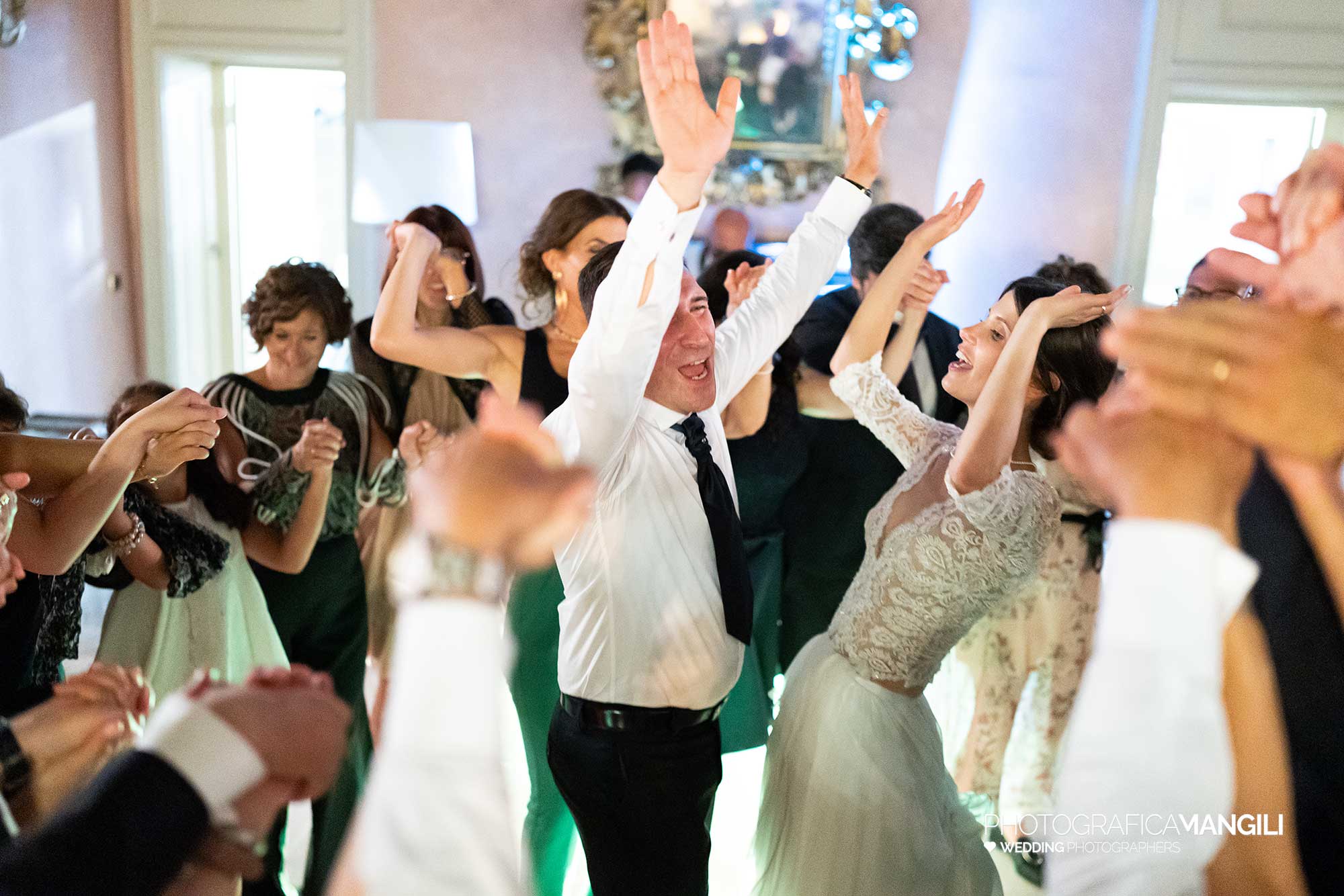 062 fotografo matrimonio reportage wedding ritratto sposi balli amici villa mattioli lesmo monza brianza 062 fotografo matrimonio reportage wedding ritratto sposi balli amici villa mattioli lesmo monza brianza