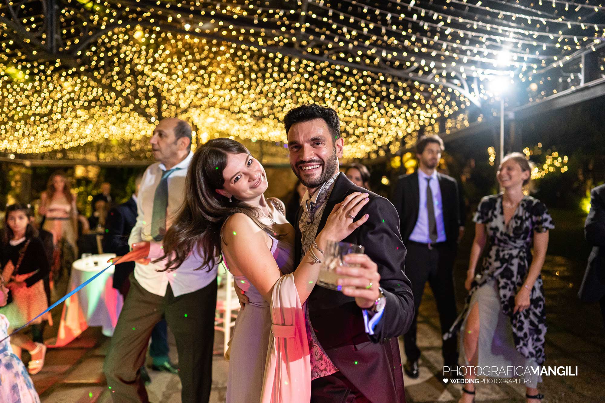 063 fotografo matrimonio reportage real wedding balli sposi festa amici danza castello rossino calolziocorte lago como lecco 063 fotografo matrimonio reportage real wedding balli sposi festa amici danza castello rossino calolziocorte lago como lecco