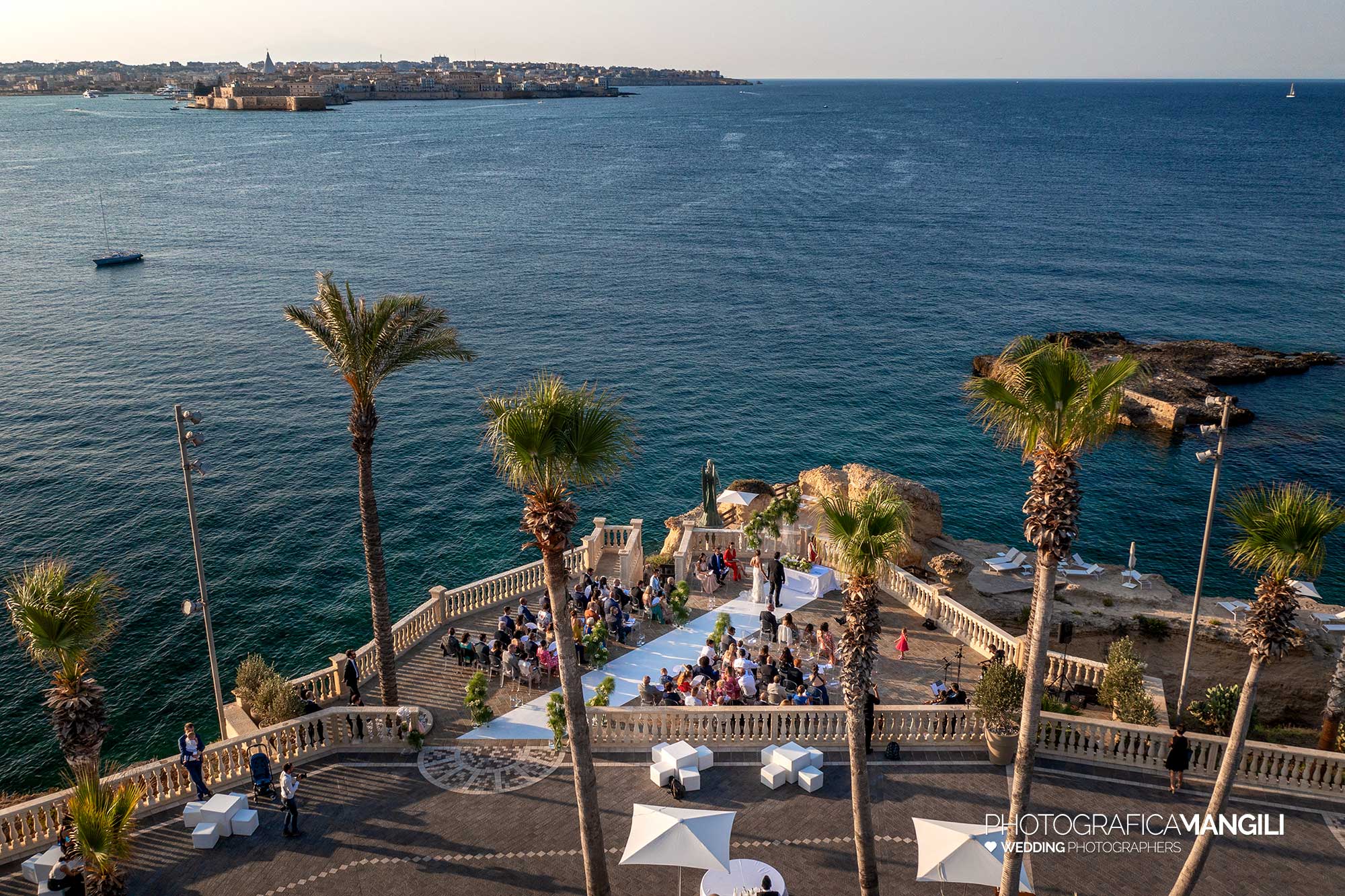 064 fotografo matrimonio reportage destination wedding italy sposi cerimonia civile mare drone spiaggia siracusa gran hotel minareto sicilia italia 064 fotografo matrimonio reportage destination wedding italy sposi cerimonia civile mare drone spiaggia siracusa gran hotel minareto sicilia italia