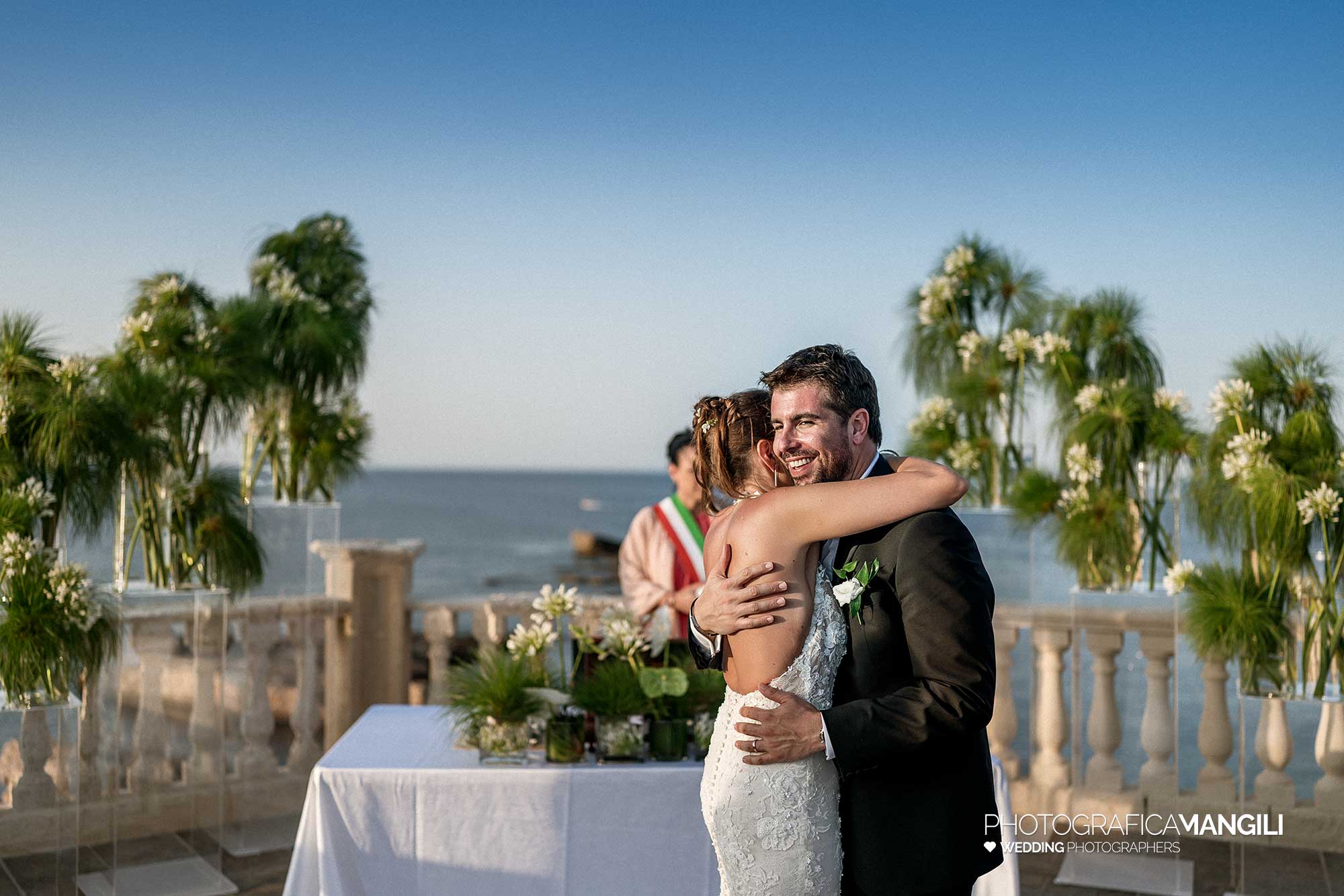 069 fotografo matrimonio reportage destination wedding italy sposi cerimonia civile mare spiaggia siracusa gran hotel minareto sicilia italia 069 fotografo matrimonio reportage destination wedding italy sposi cerimonia civile mare spiaggia siracusa gran hotel minareto sicilia italia