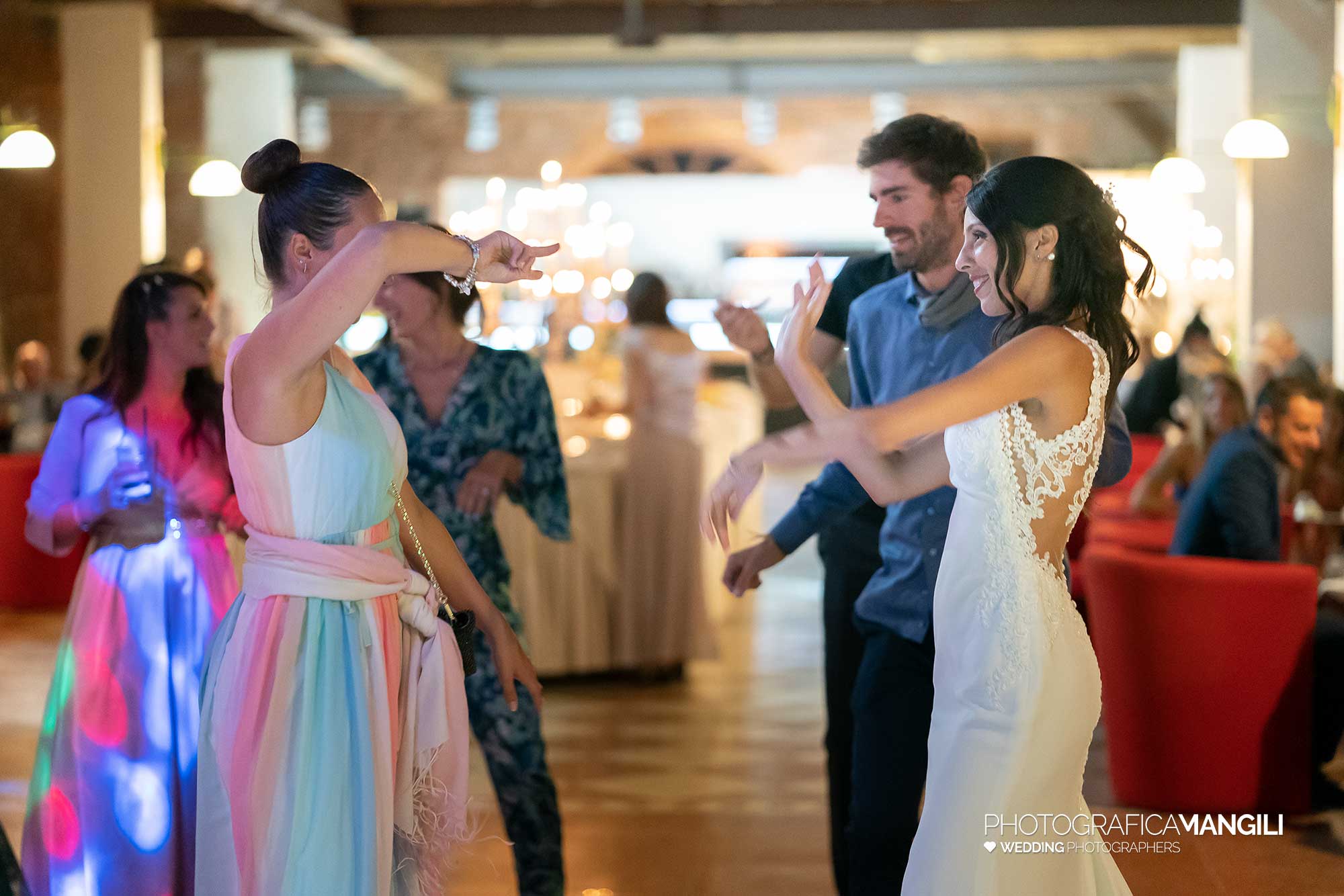 072 reportage foto matrimonio wedding ritratto sposi balli festa amici villa orsini colonna imbersago lecco 072 reportage foto matrimonio wedding ritratto sposi balli festa amici villa orsini colonna imbersago lecco