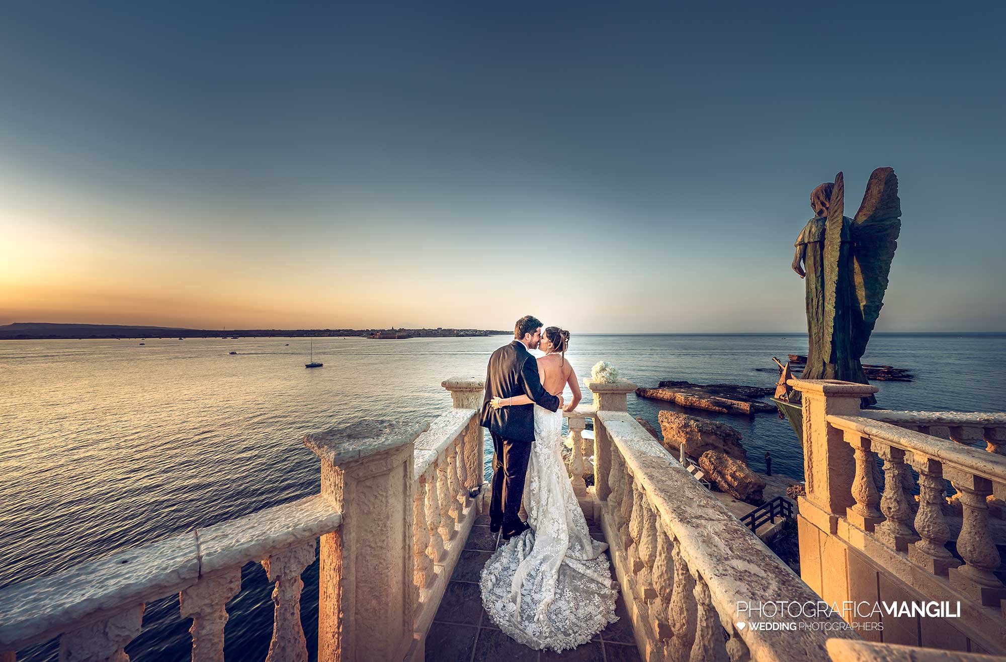 075 fotografo matrimonio reportage destination wedding italy sposi romantic sunset sea spiaggia siracusa gran hotel minareto sicilia italia 075 fotografo matrimonio reportage destination wedding italy sposi romantic sunset sea spiaggia siracusa gran hotel minareto sicilia italia