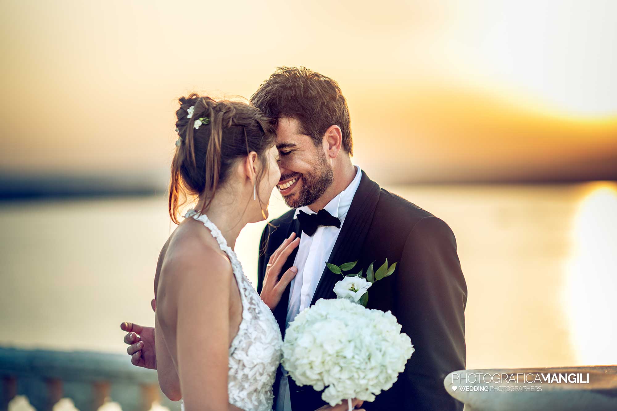 076 fotografo matrimonio reportage destination wedding italy sposi romantic sunset sea spiaggia siracusa gran hotel minareto sicilia italia 076 fotografo matrimonio reportage destination wedding italy sposi romantic sunset sea spiaggia siracusa gran hotel minareto sicilia italia