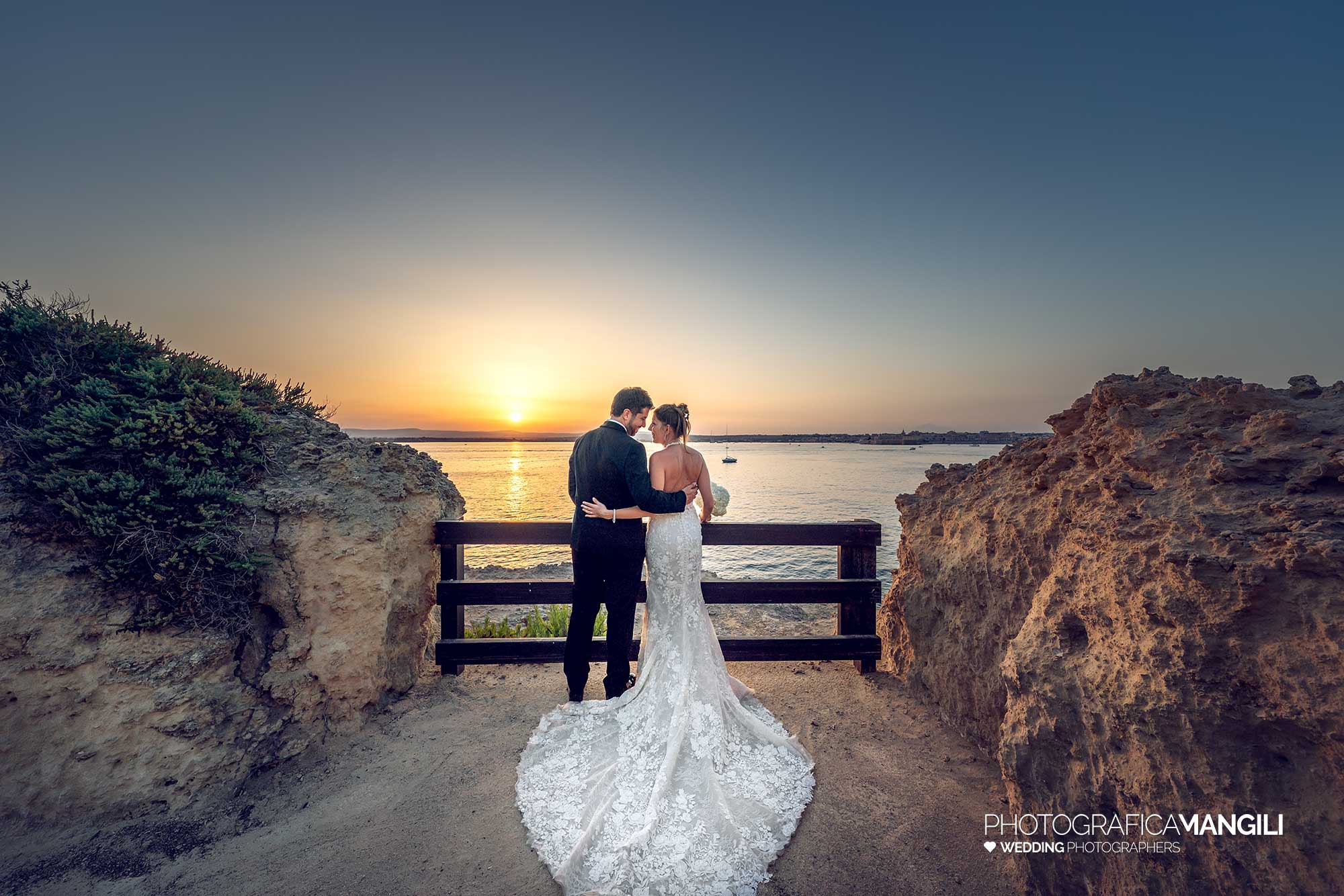079 fotografo matrimonio reportage destination wedding italy sposi tramonto mare spiaggia siracusa gran hotel minareto sicilia italia 079 fotografo matrimonio reportage destination wedding italy sposi tramonto mare spiaggia siracusa gran hotel minareto sicilia italia