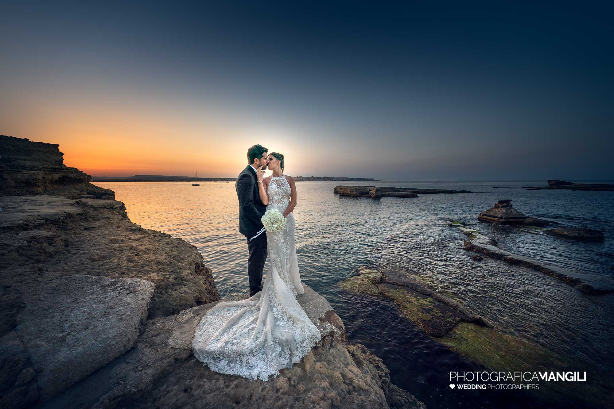 082 fotografo matrimonio reportage destination wedding italy sposi tramonto mare spiaggia siracusa gran hotel minareto sicilia italia 082 fotografo matrimonio reportage destination wedding italy sposi tramonto mare spiaggia siracusa gran hotel minareto sicilia italia