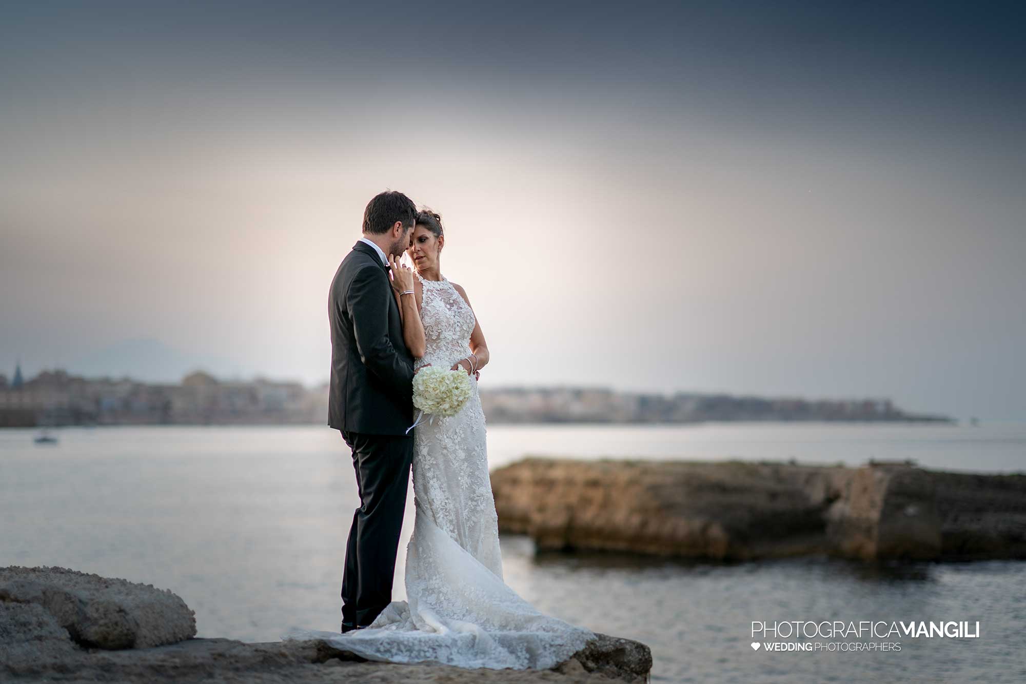 083 fotografo matrimonio reportage destination wedding italy sposi mare spiaggia siracusa gran hotel minareto sicilia italia 083 fotografo matrimonio reportage destination wedding italy sposi mare spiaggia siracusa gran hotel minareto sicilia italia