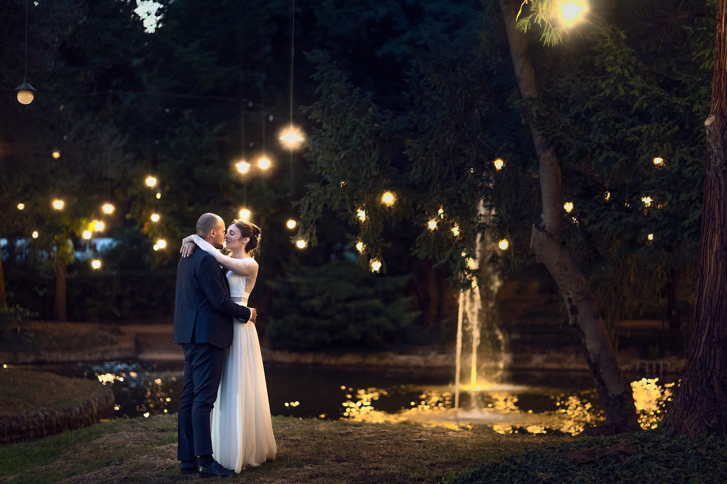 000 fotografo matrimonio reportage wedding sposi fontana laghetto villa acquaroli carvico bergamo 1