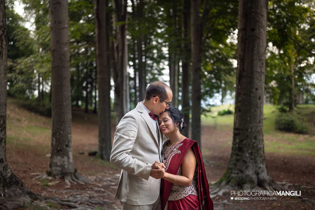 000 fotografo matrimonio reportage wedding sposi romantico bacio bosco ritratto villa pietraluna bellagio como
