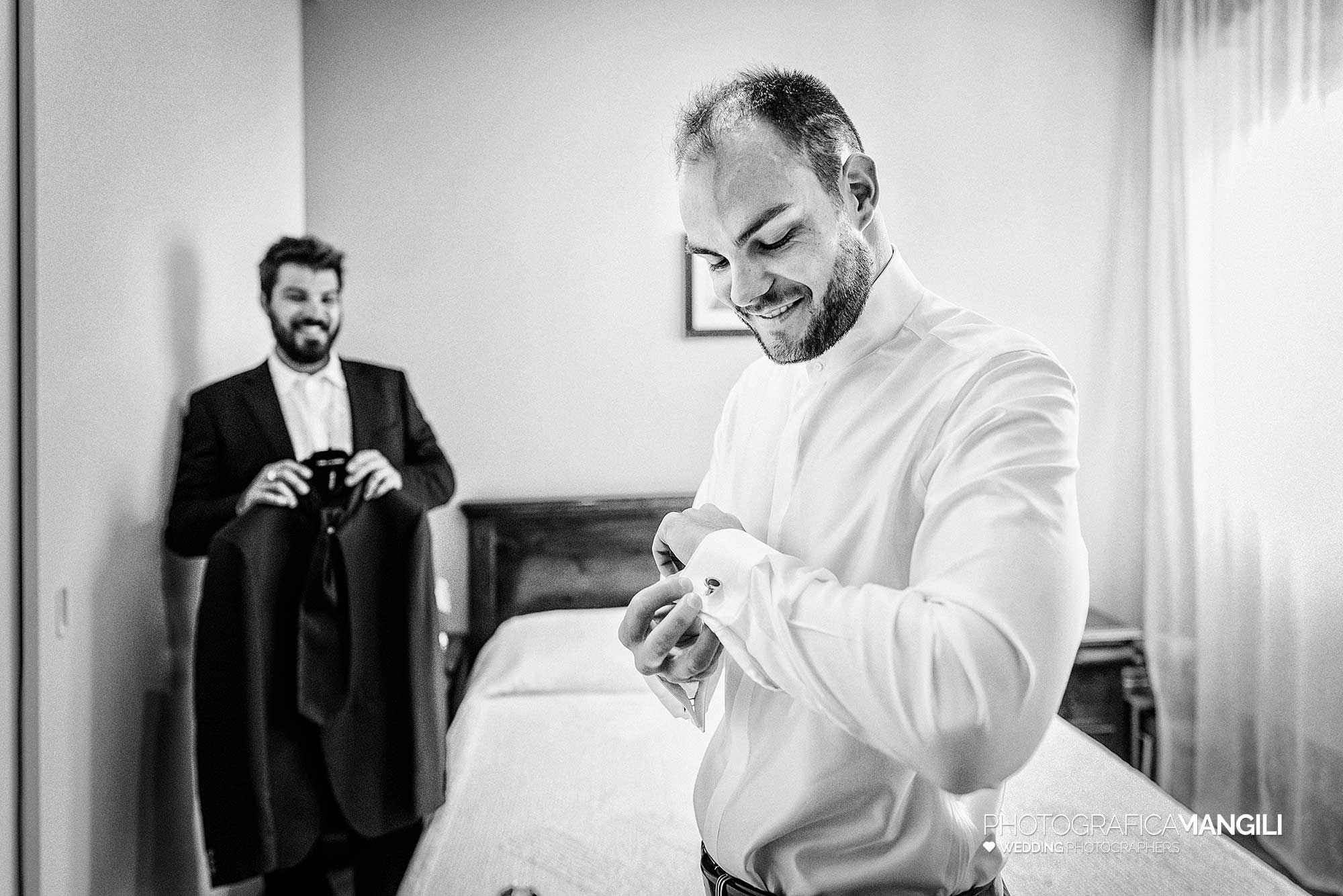 001 fotografo matrimonio reportage wedding preparazione sposo rho milano 001 fotografo matrimonio reportage wedding preparazione sposo rho milano