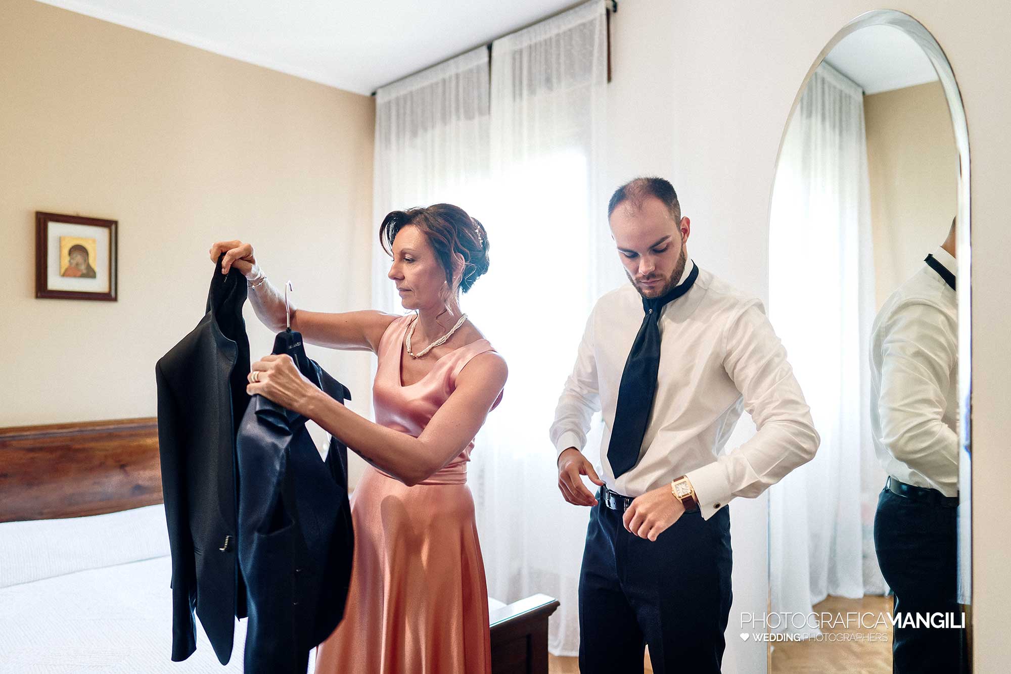 002 fotografo matrimonio reportage wedding preparazione sposo rho milano 002 fotografo matrimonio reportage wedding preparazione sposo rho milano