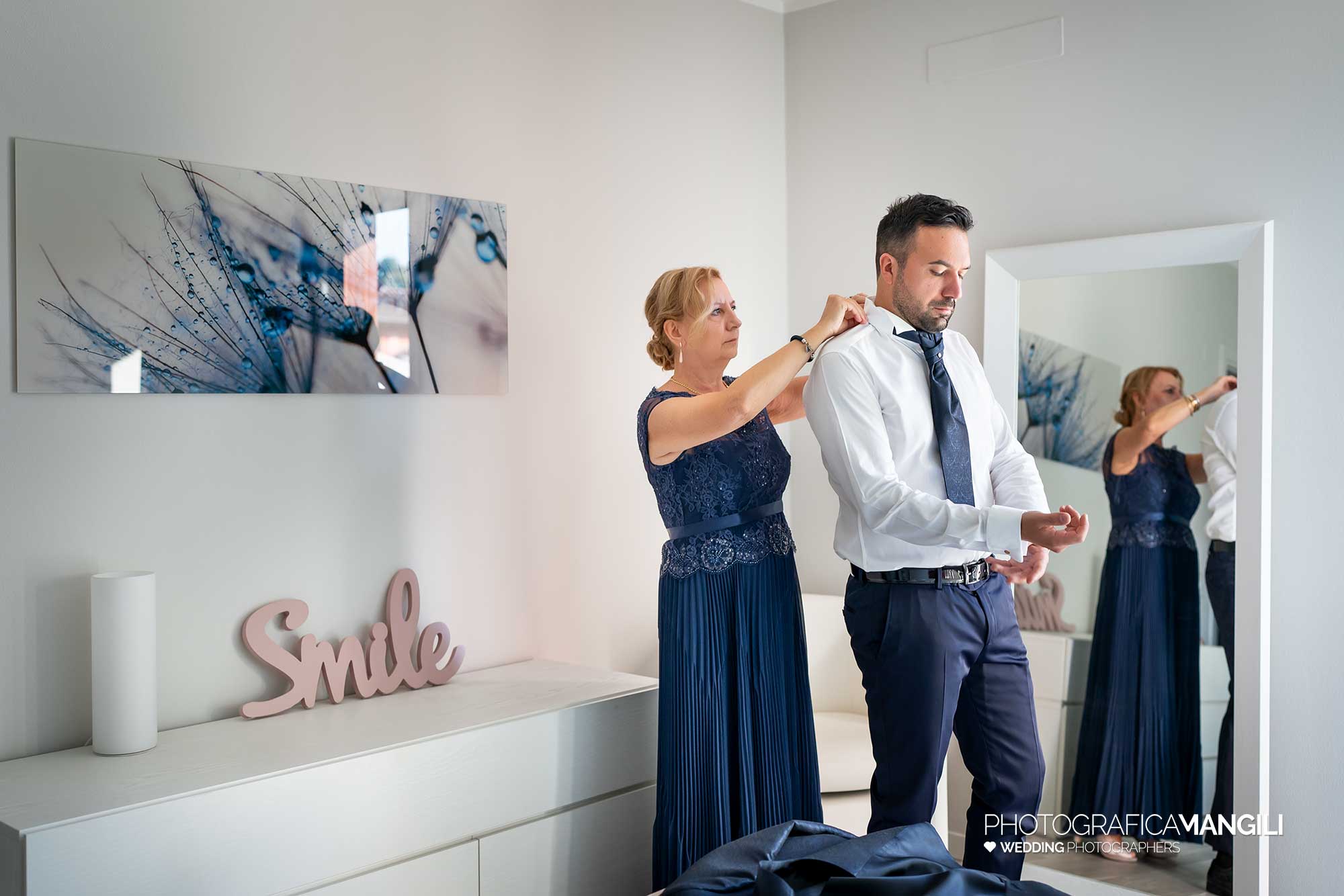 002 fotografo matrimonio reportage wedding preparazione vestito sposo bergamo 002 fotografo matrimonio reportage wedding preparazione vestito sposo bergamo