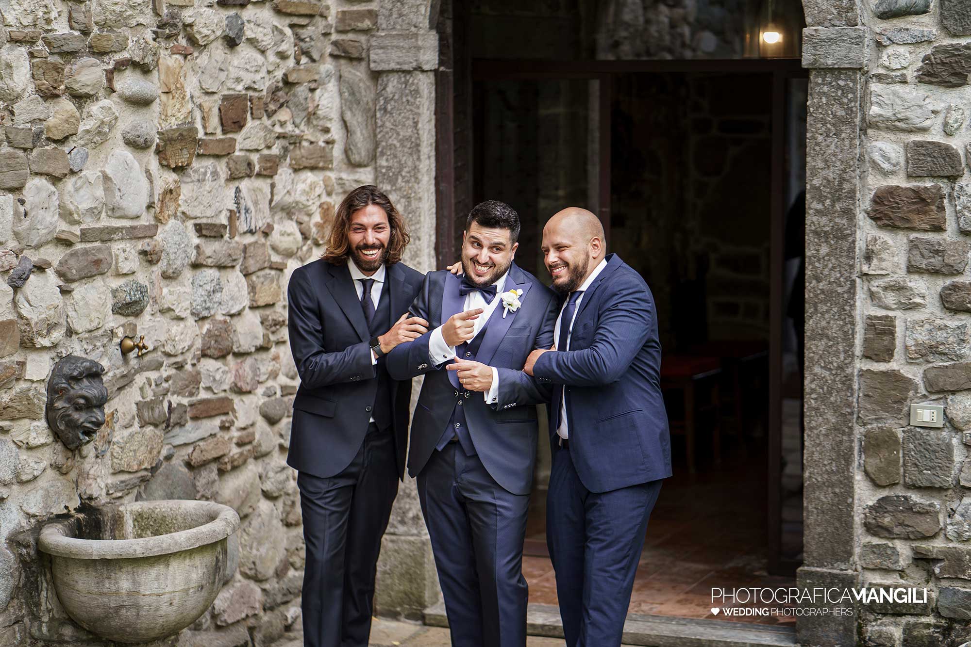 003 fotografo matrimonio reportage wedding sposo preparativi vestizione castello rossino calolziocorte lecco lago como 003 fotografo matrimonio reportage wedding sposo preparativi vestizione castello rossino calolziocorte lecco lago como
