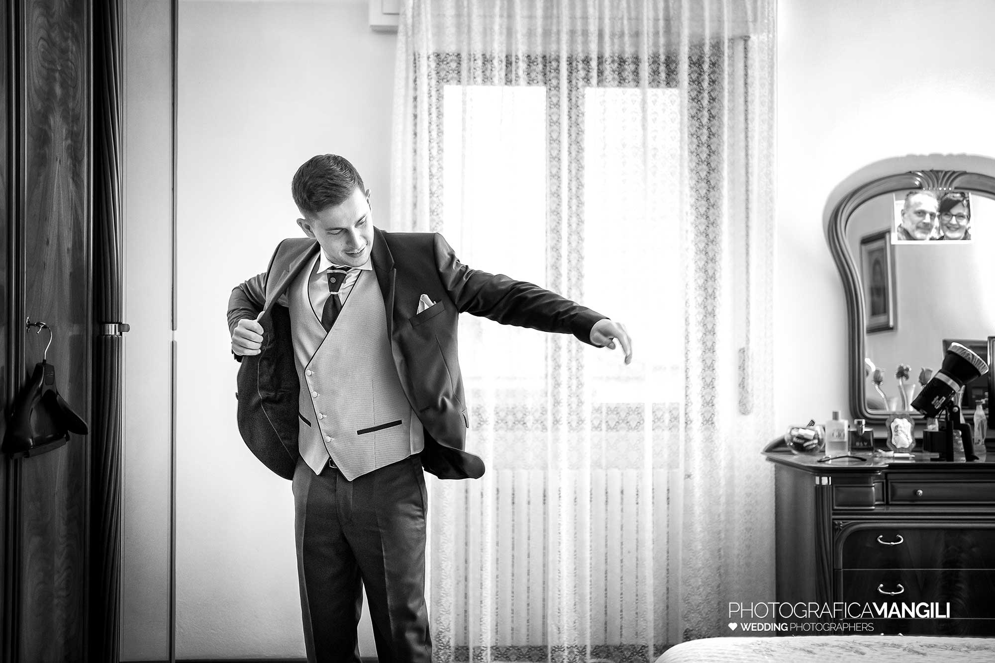 003 fotografo matrimonio wedding reportage preparazione sposo giacca bergamo 003 fotografo matrimonio wedding reportage preparazione sposo giacca bergamo