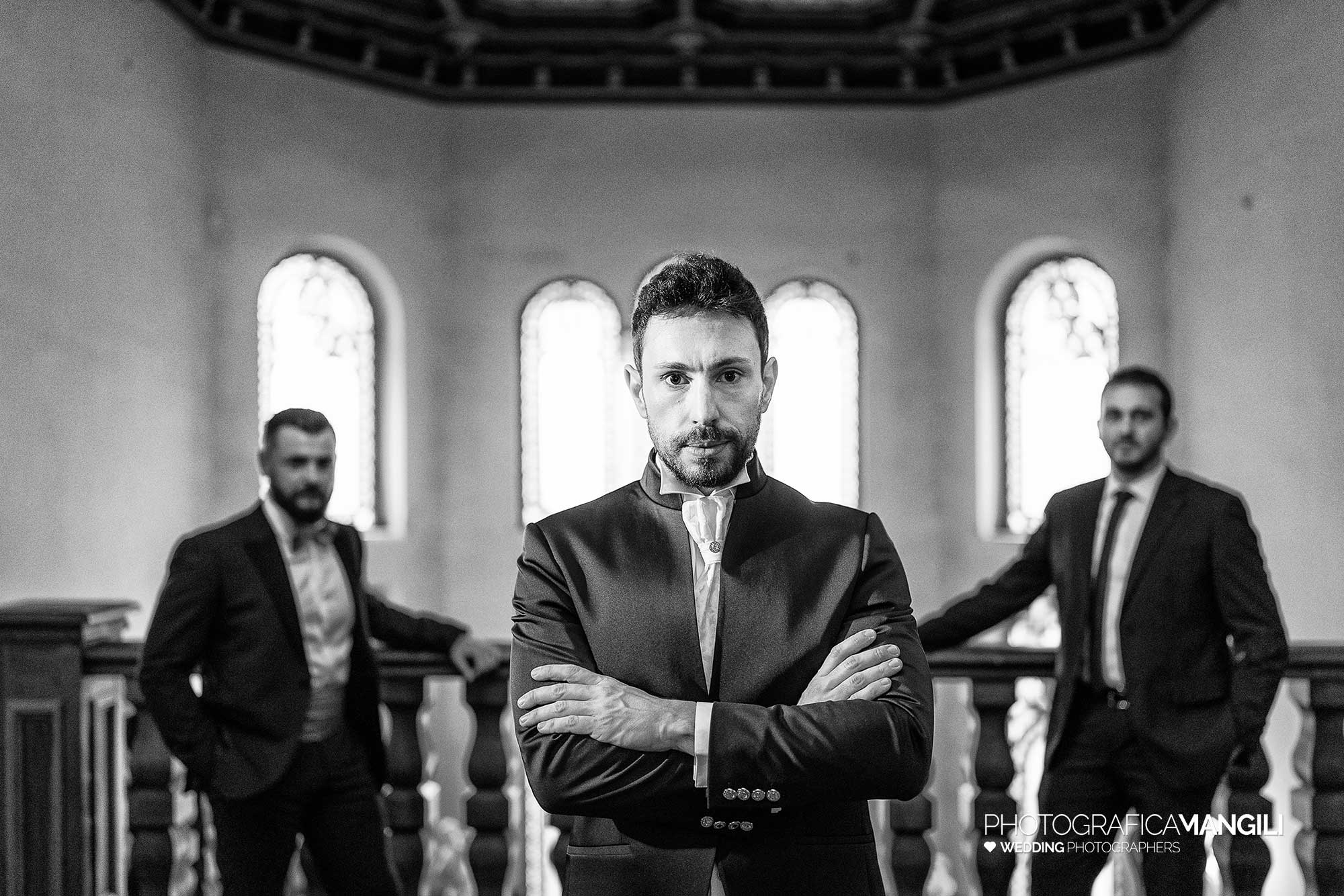 004 fotografo matrimonio reportage wedding ritratto sposo testimoni villa ex magni rizzoli canzo como 004 fotografo matrimonio reportage wedding ritratto sposo testimoni villa ex magni rizzoli canzo como