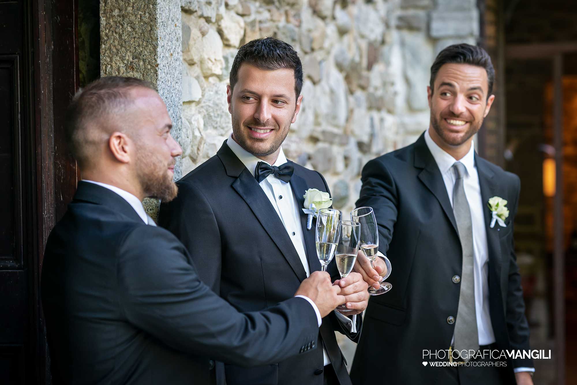 005 fotografo matrimonio reportage wedding preparazione amici sposo brindisi castello rossino calolziocorte lecco lago como 005 fotografo matrimonio reportage wedding preparazione amici sposo brindisi castello rossino calolziocorte lecco lago como