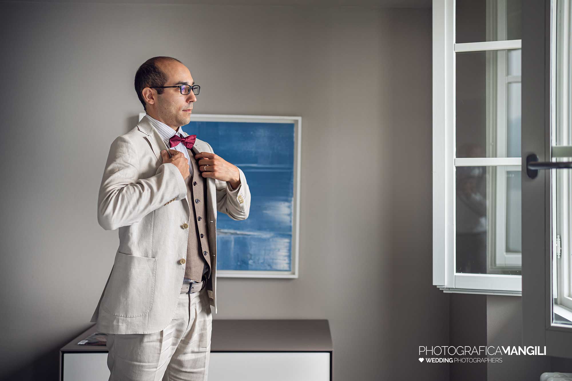 005 fotografo matrimonio reportage wedding sposo preparativi giacca vestizione ritratto onno lecco 005 fotografo matrimonio reportage wedding sposo preparativi giacca vestizione ritratto onno lecco