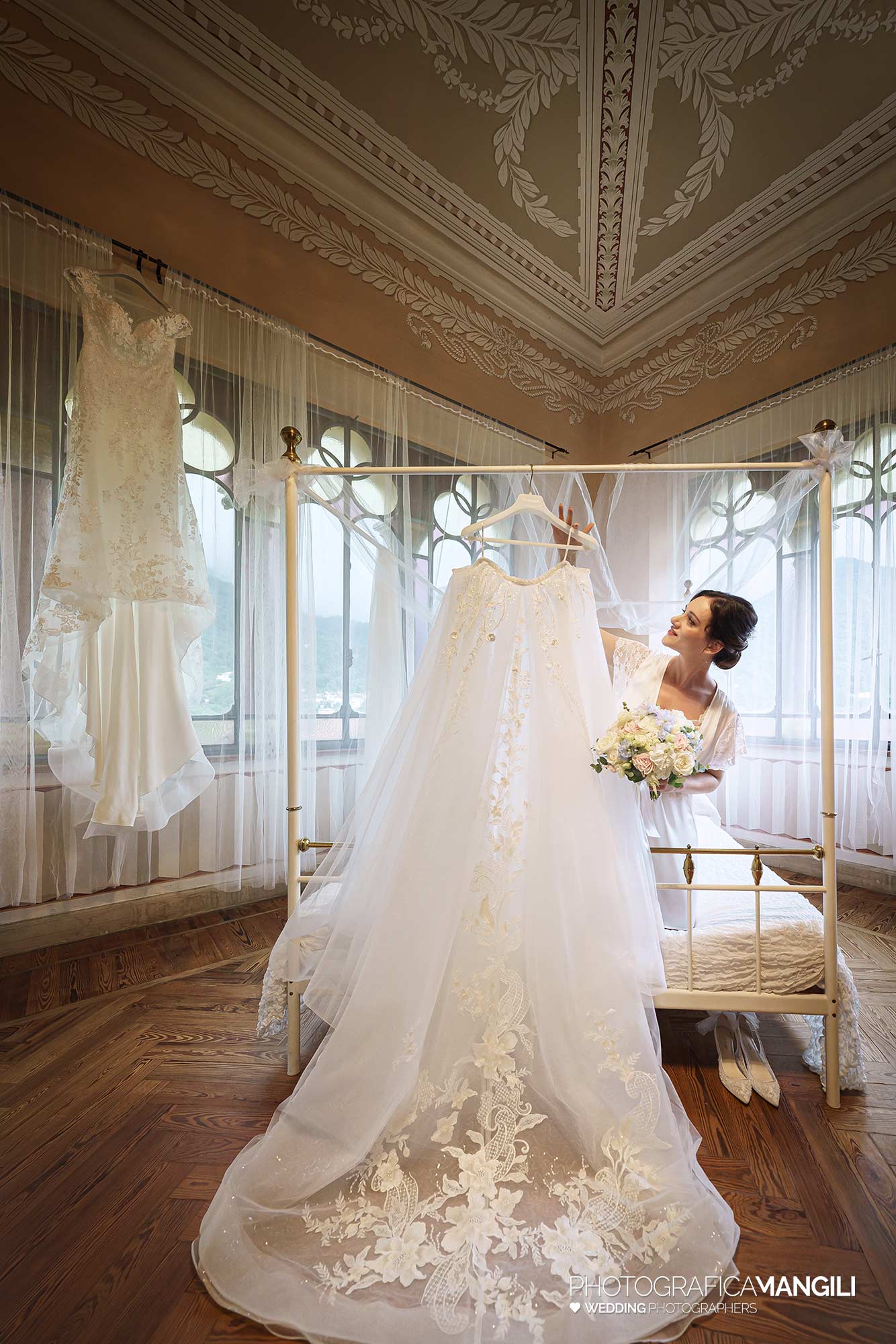 008 fotografo matrimonio reportage wedding preparazione abito sposa villa ex magni rizzoli canzo como 008 fotografo matrimonio reportage wedding preparazione abito sposa villa ex magni rizzoli canzo como