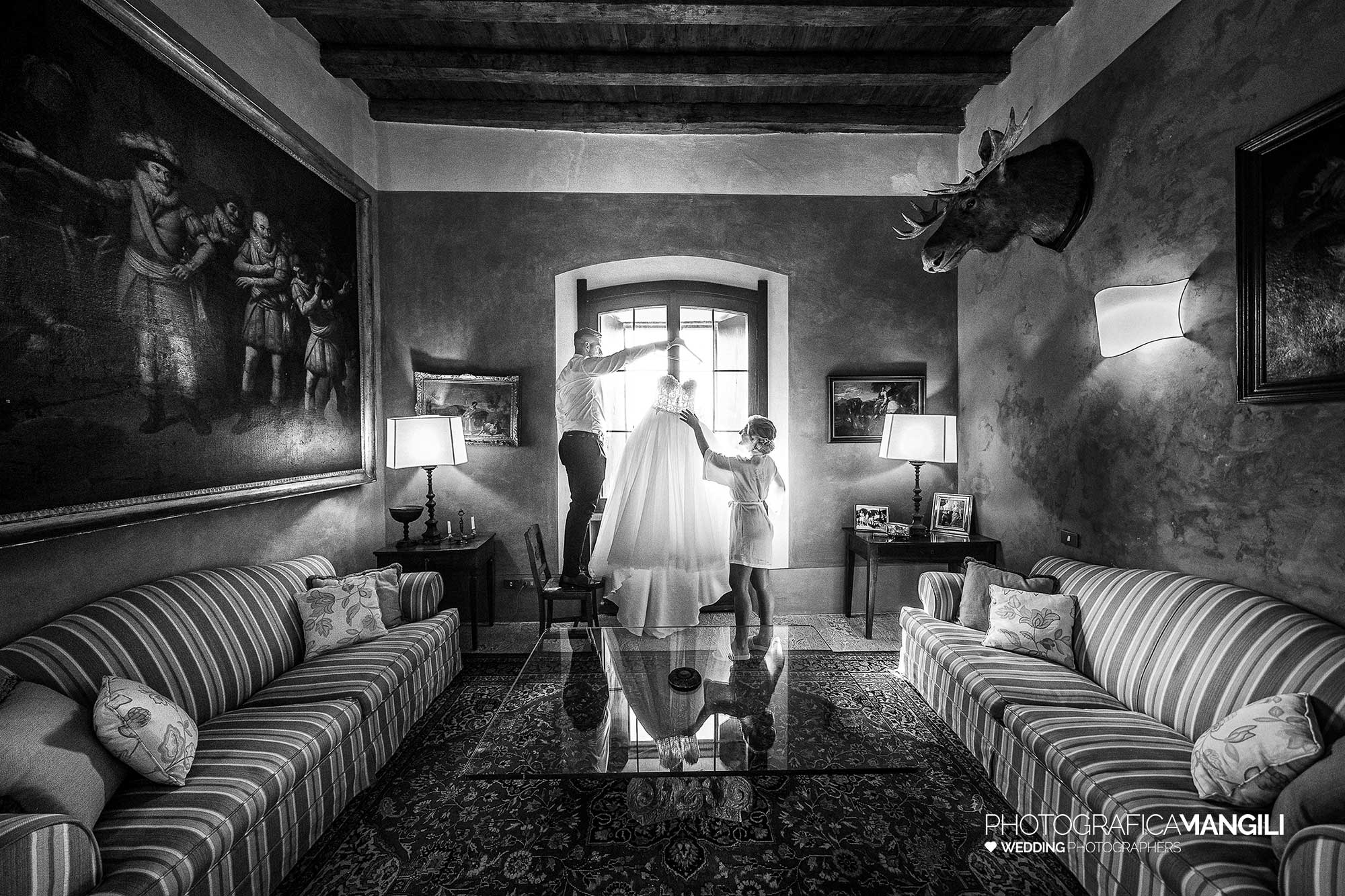 008 fotografo matrimonio reportage wedding sposa preparativi vestizione abito bride castello rossino calolziocorte lecco lago como 008 fotografo matrimonio reportage wedding sposa preparativi vestizione abito bride castello rossino calolziocorte lecco lago como