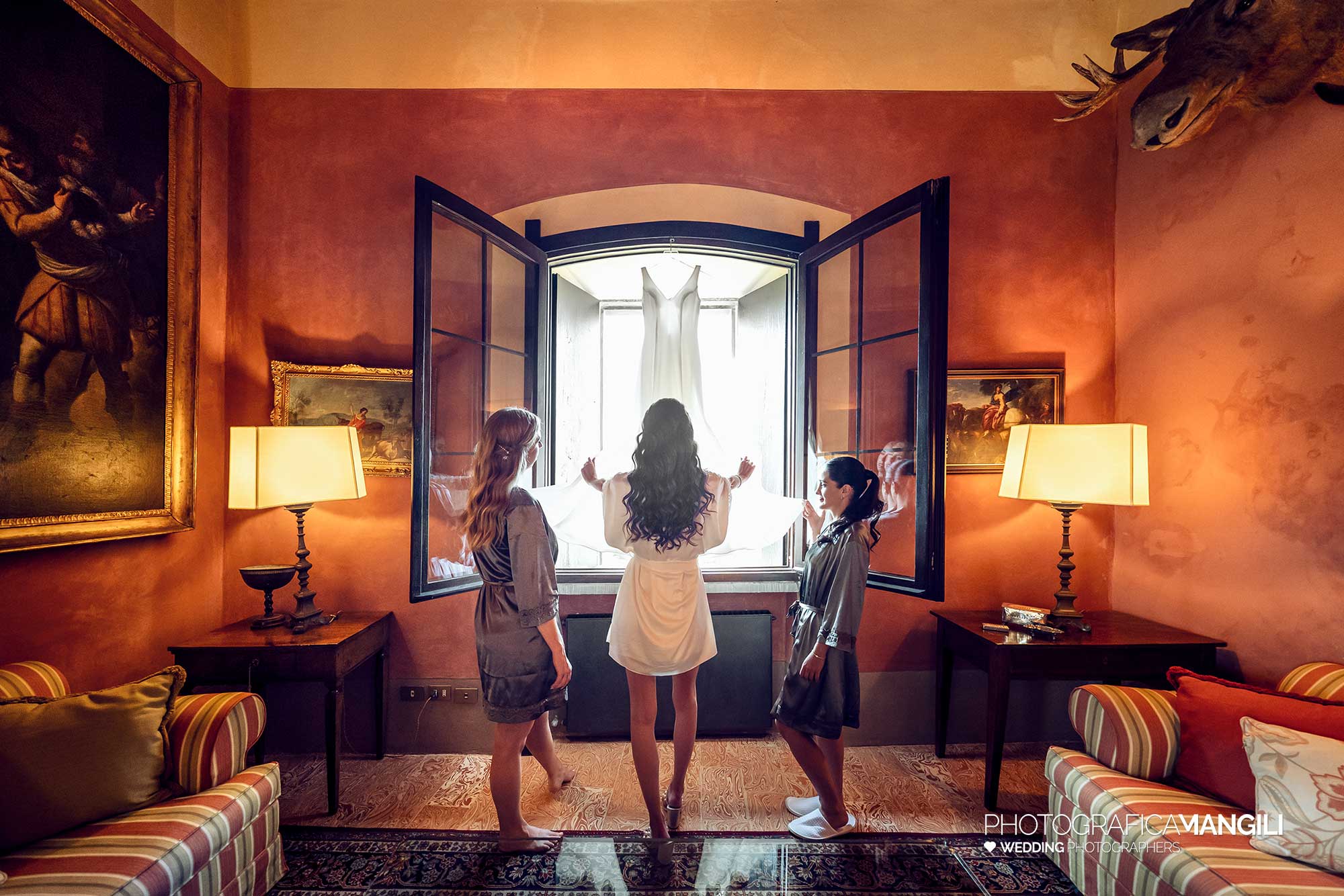 008 fotografo matrimonio reportage wedding vestizione sposa castello rossino calolziocorte lecco lago como 008 fotografo matrimonio reportage wedding vestizione sposa castello rossino calolziocorte lecco lago como