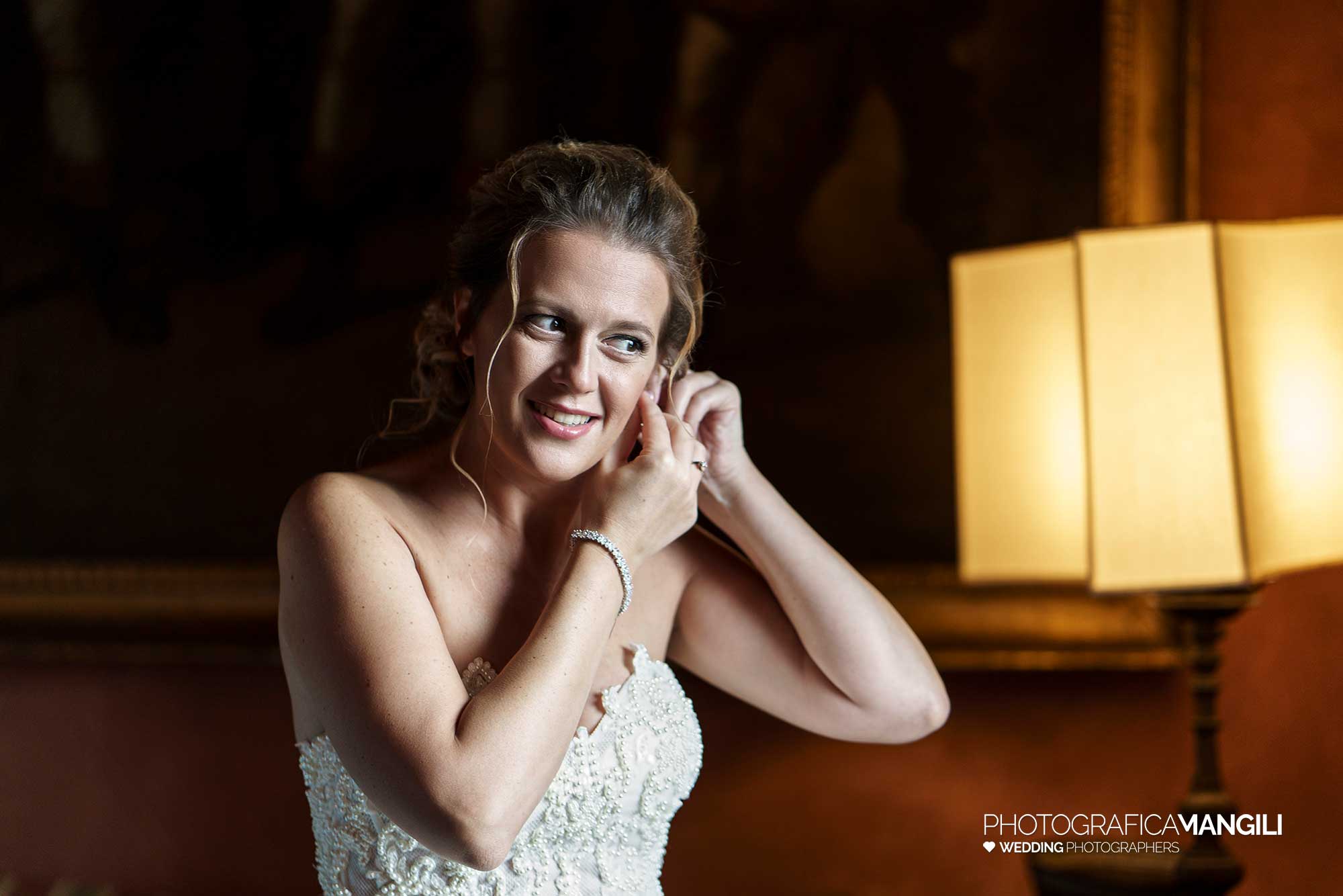 010 fotografo matrimonio reportage wedding sposa preparativi vestizione orecchini bride castello rossino calolziocorte lecco lago como 010 fotografo matrimonio reportage wedding sposa preparativi vestizione orecchini bride castello rossino calolziocorte lecco lago como