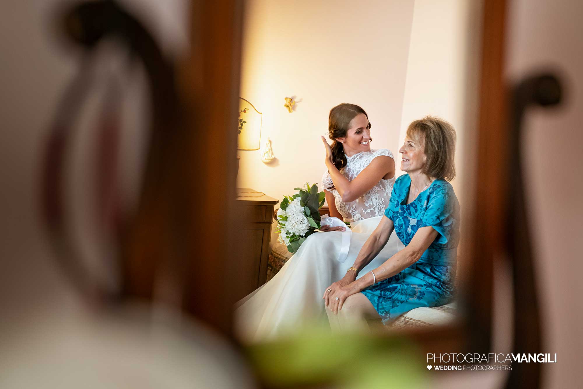 011 fotografo matrimonio reportage real wedding preparazione sposa con mamma milano 011 fotografo matrimonio reportage real wedding preparazione sposa con mamma milano