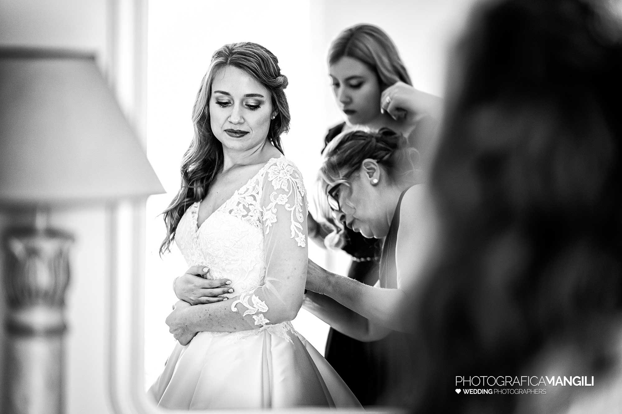 011 fotografo matrimonio reportage wedding preparazione abito sposa milano 011 fotografo matrimonio reportage wedding preparazione abito sposa milano