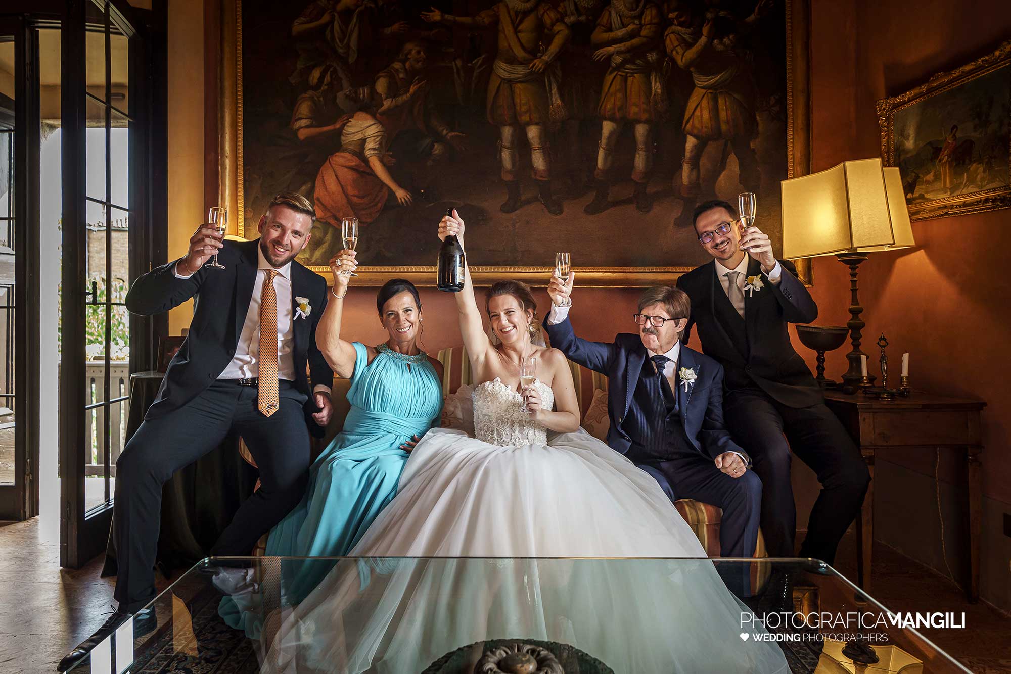 012 fotografo matrimonio reportage wedding sposa preparativi vestizione brindisi bride famiglia castello rossino calolziocorte lecco lago como 012 fotografo matrimonio reportage wedding sposa preparativi vestizione brindisi bride famiglia castello rossino calolziocorte lecco lago como