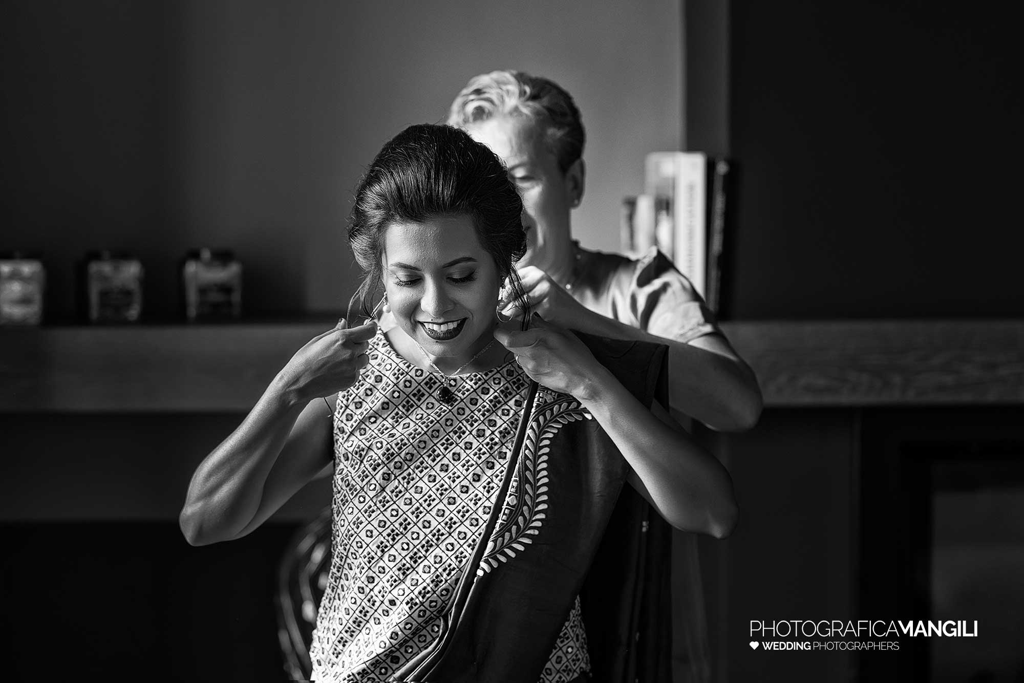 012 fotografo matrimonio reportage wedding sposa preparativi vestizione ritratto onno lecco 012 fotografo matrimonio reportage wedding sposa preparativi vestizione ritratto onno lecco