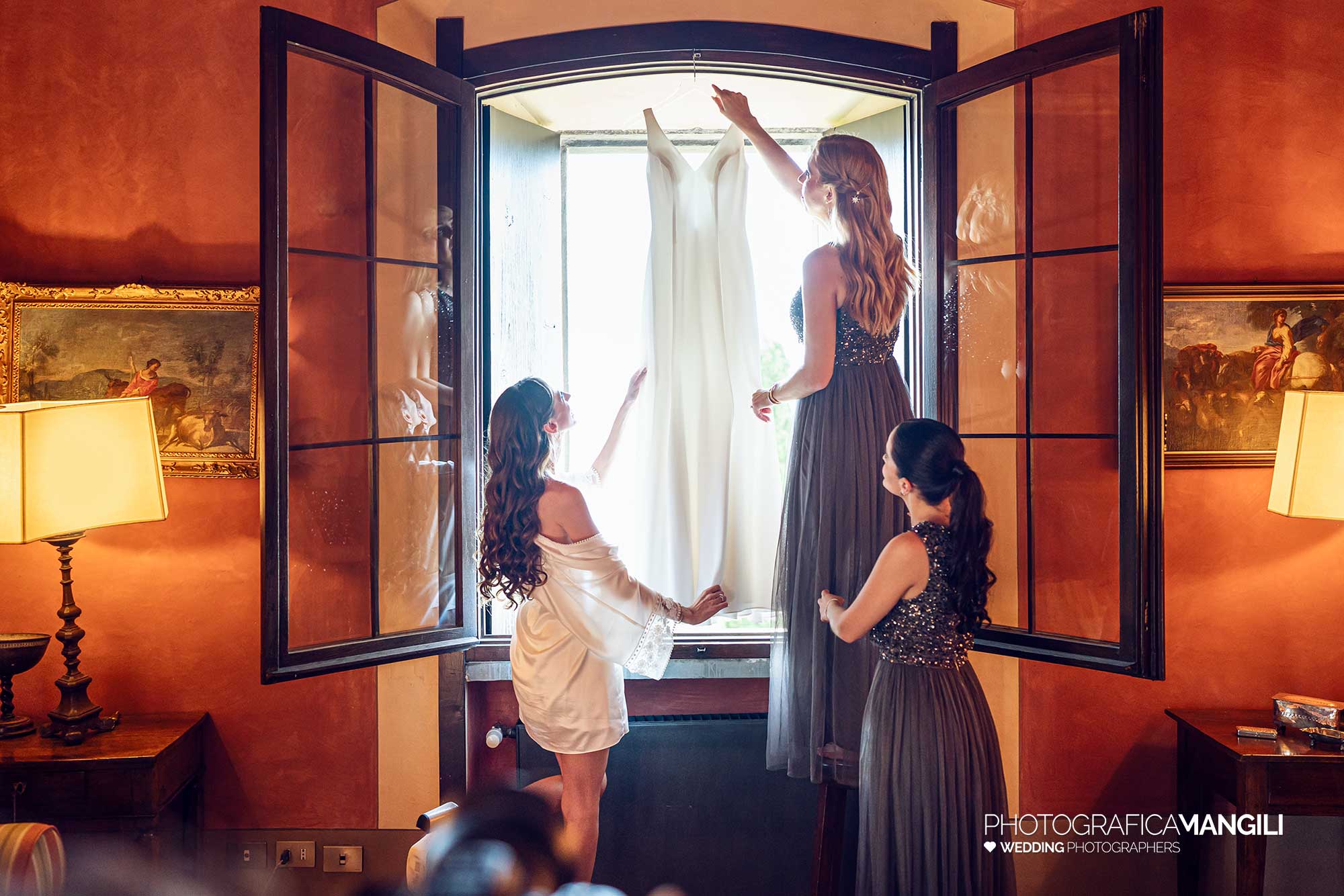 012 fotografo matrimonio reportage wedding vestizione abito sposa castello rossino calolziocorte lecco lago como 012 fotografo matrimonio reportage wedding vestizione abito sposa castello rossino calolziocorte lecco lago como