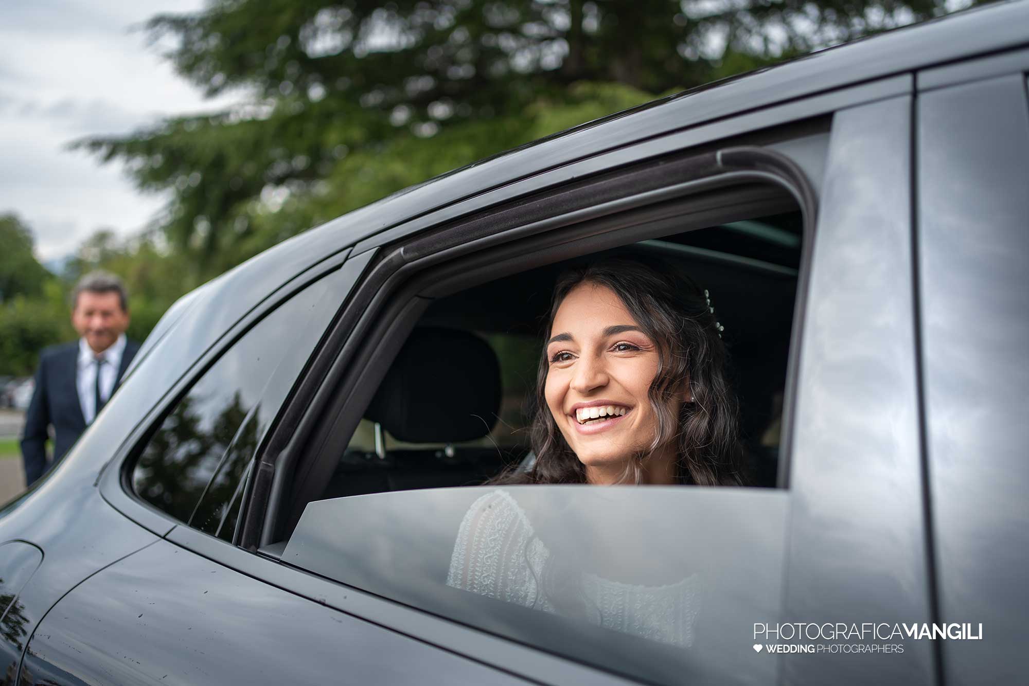012 fotografo matrimonio wedding reportage arrivo macchina sposa chiesa pradalunga bergamo 012 fotografo matrimonio wedding reportage arrivo macchina sposa chiesa pradalunga bergamo