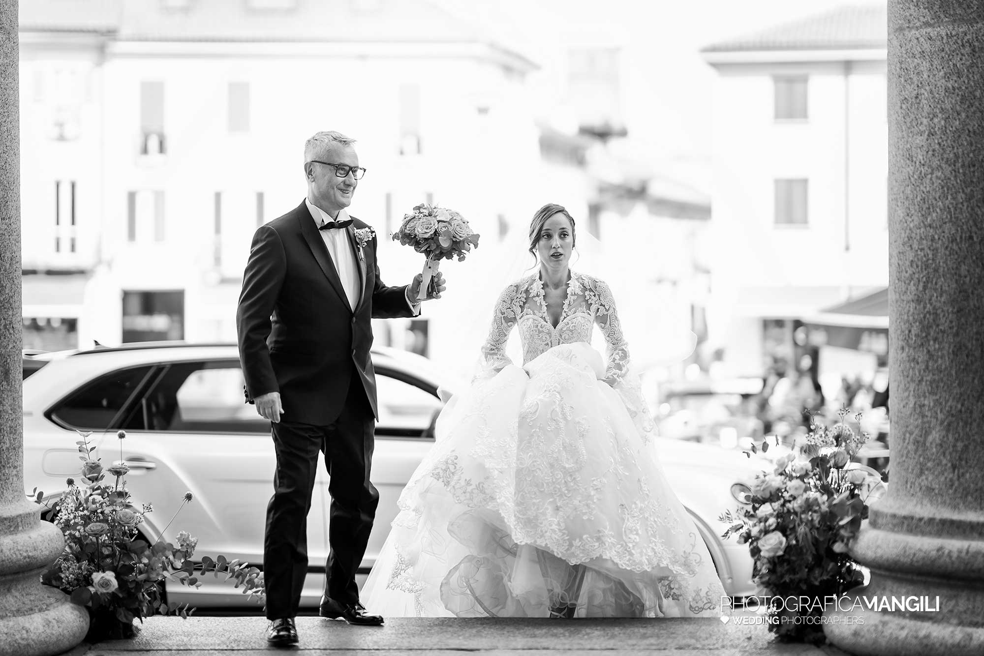 013 fotografo matrimonio reportage wedding ingresso sposa in chiesa rho milano 013 fotografo matrimonio reportage wedding ingresso sposa in chiesa rho milano