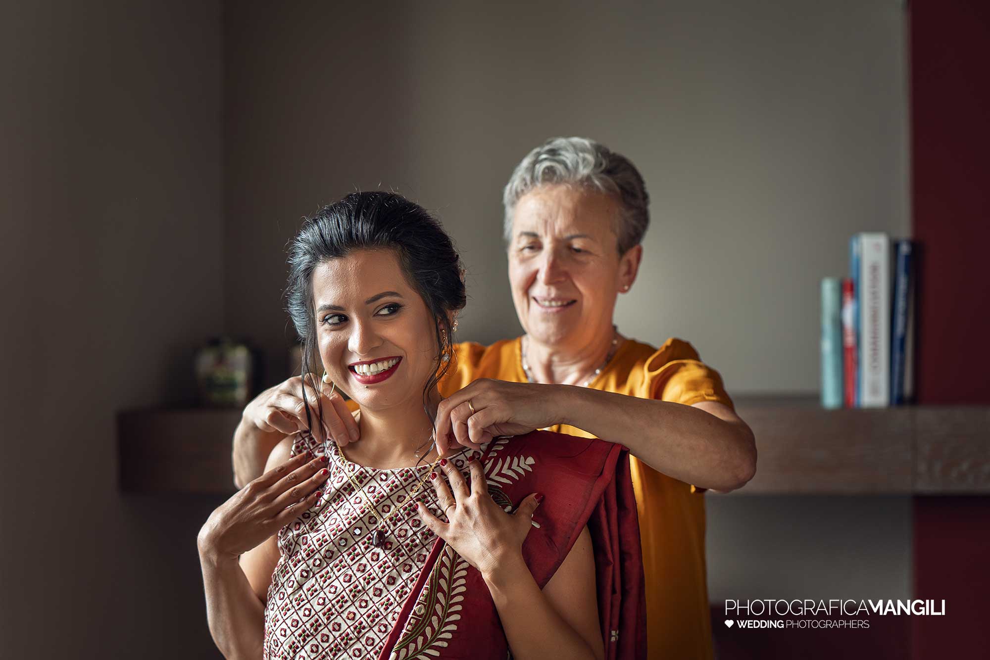 013 fotografo matrimonio reportage wedding sposa preparativi vestizione ritratto onno lecco 013 fotografo matrimonio reportage wedding sposa preparativi vestizione ritratto onno lecco