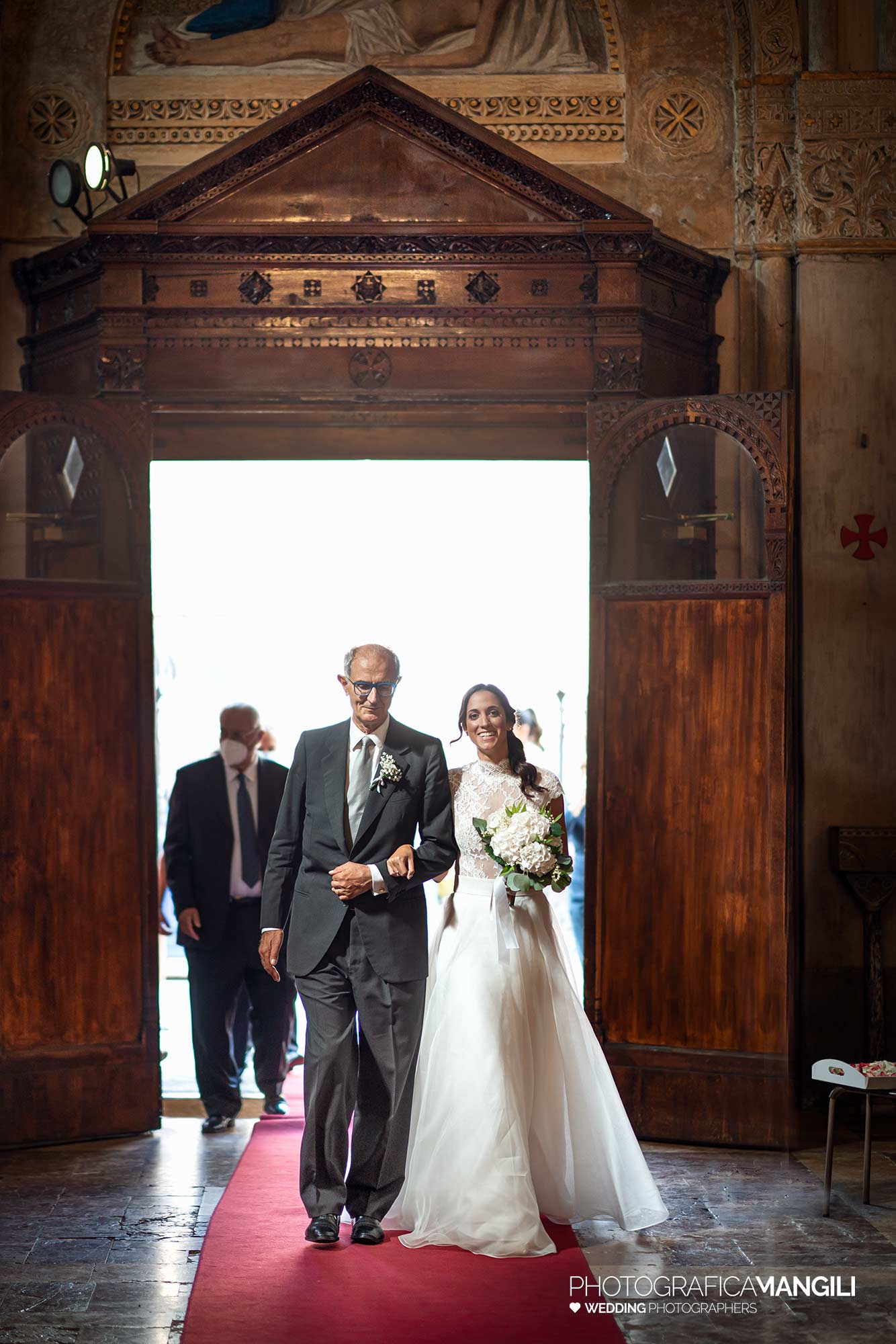 014 fotografo matrimonio reportage real wedding ingresso sposa con papà milano 014 fotografo matrimonio reportage real wedding ingresso sposa con papà milano