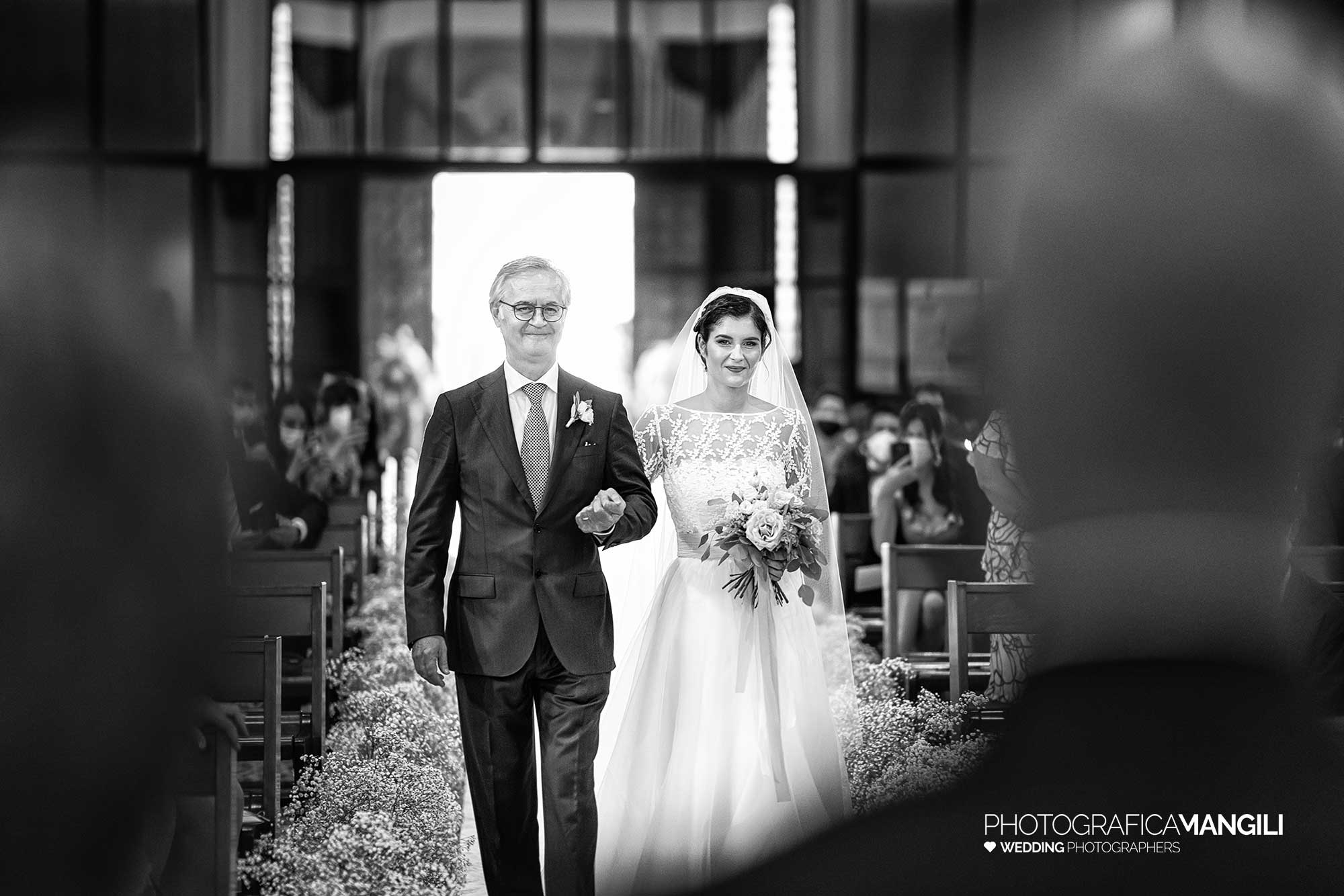 014 fotografo matrimonio reportage wedding ingresso chiesa sposa con padre lissone milano 1 014 fotografo matrimonio reportage wedding ingresso chiesa sposa con padre lissone milano 1