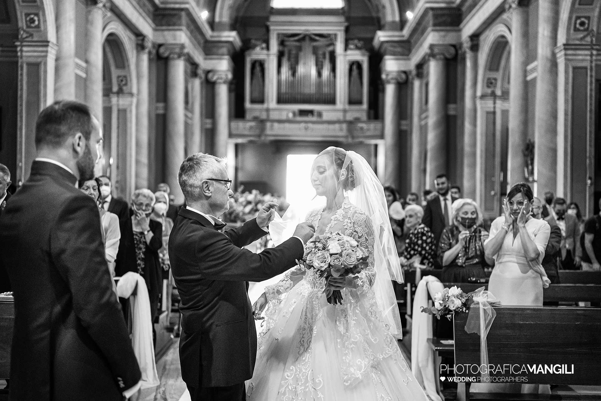 015 fotografo matrimonio reportage wedding ingresso sposa in chiesa rho milano 015 fotografo matrimonio reportage wedding ingresso sposa in chiesa rho milano