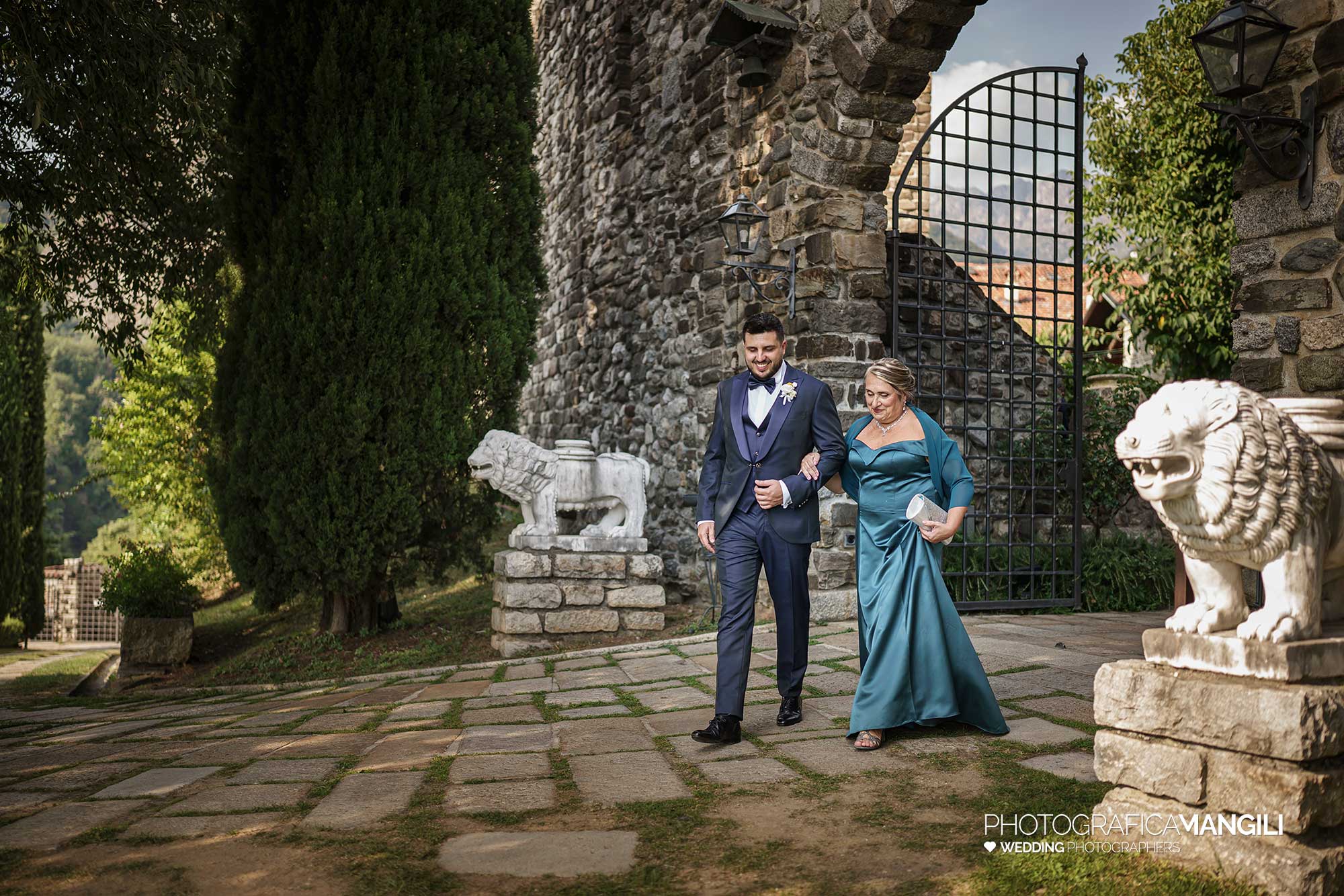 015 fotografo matrimonio reportage wedding sposi ingresso cerimonia rito civile castello rossino calolziocorte lecco lago como 015 fotografo matrimonio reportage wedding sposi ingresso cerimonia rito civile castello rossino calolziocorte lecco lago como