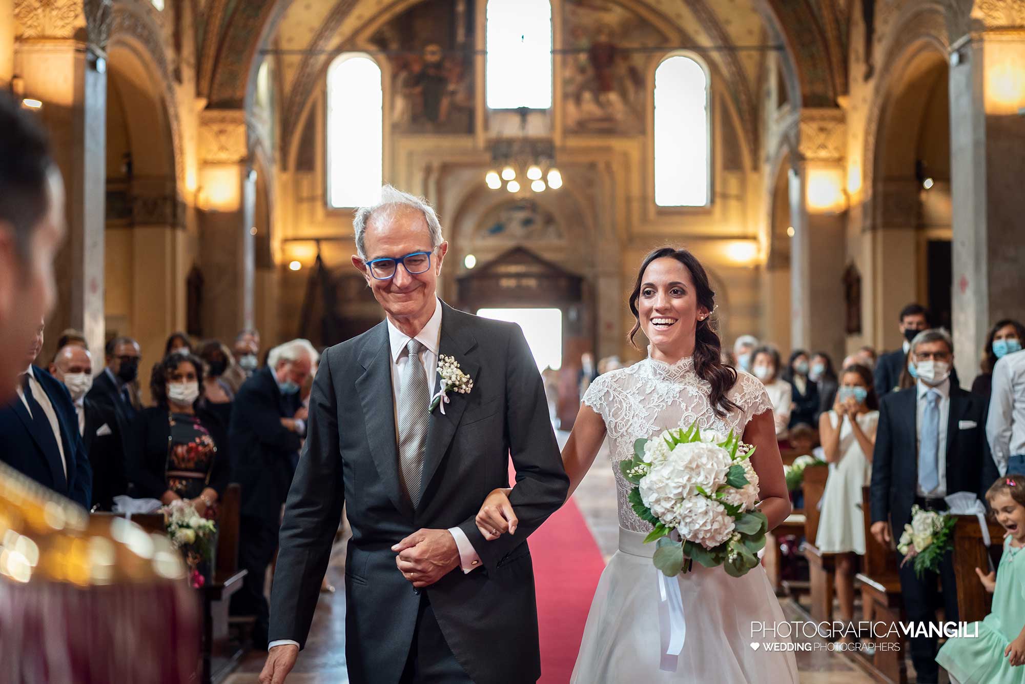 016 fotografo matrimonio reportage real wedding ingresso sposa con papà milano 016 fotografo matrimonio reportage real wedding ingresso sposa con papà milano