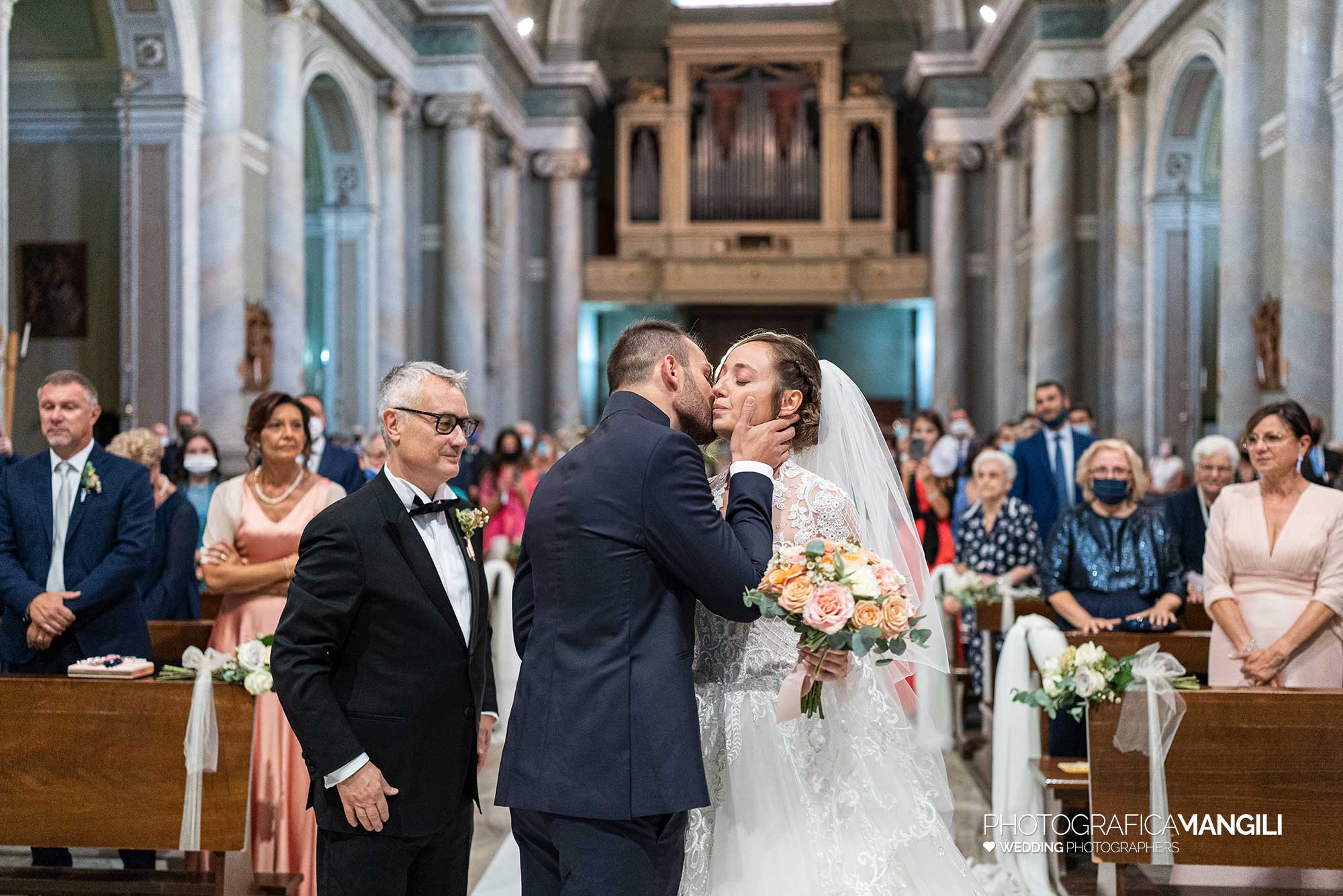 016 fotografo matrimonio reportage wedding ingresso sposa in chiesa rho milano 016 fotografo matrimonio reportage wedding ingresso sposa in chiesa rho milano