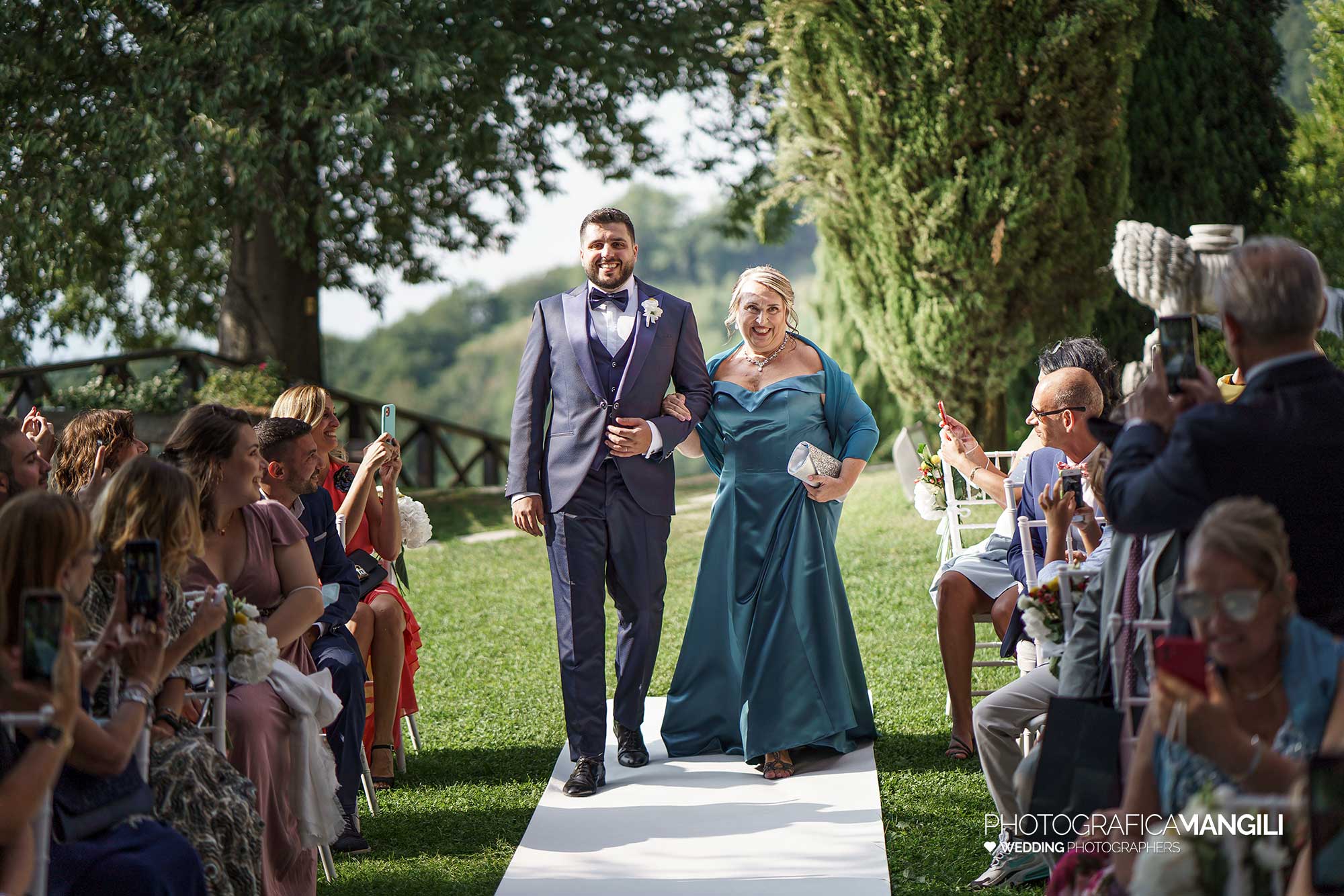 016 fotografo matrimonio reportage wedding sposi ingresso cerimonia rito civile castello rossino calolziocorte lecco lago como 016 fotografo matrimonio reportage wedding sposi ingresso cerimonia rito civile castello rossino calolziocorte lecco lago como